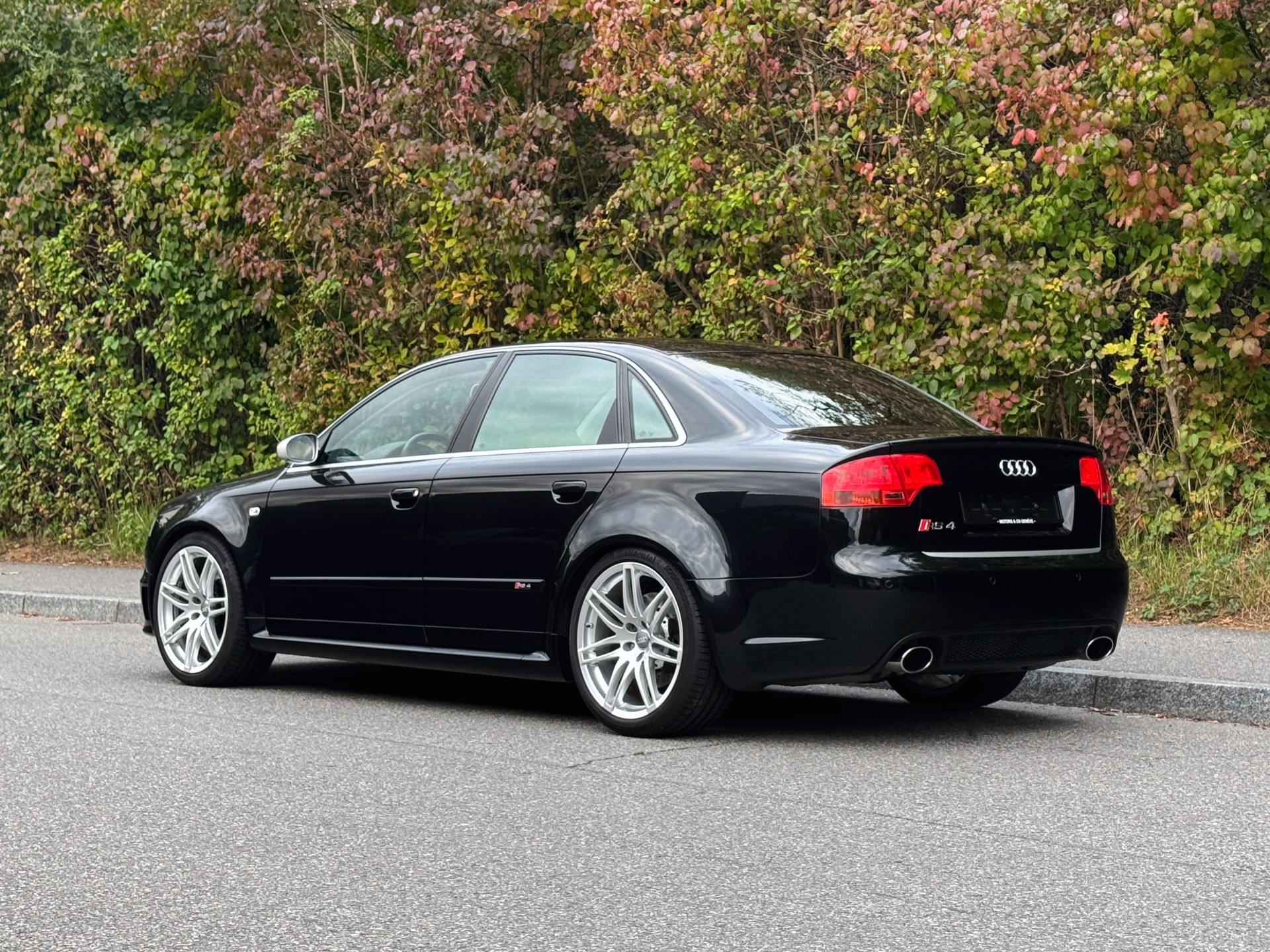 AUDI RS4 Limousine 4.2 V8 quattro-image-3