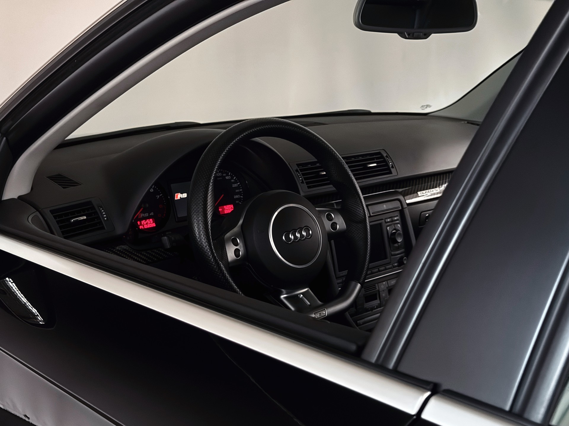 AUDI RS4 Limousine 4.2 V8 quattro-image-10