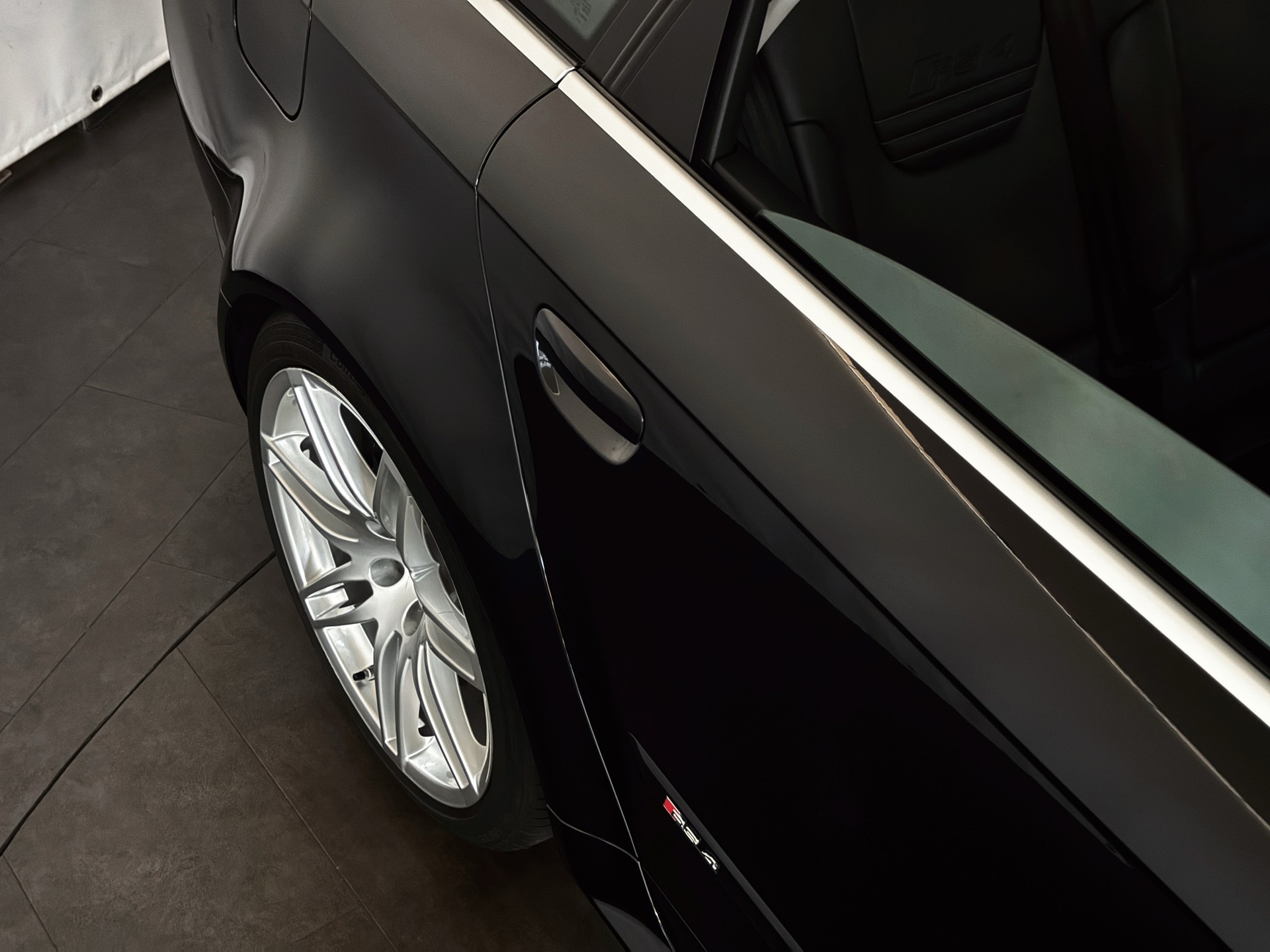 AUDI RS4 Limousine 4.2 V8 quattro-image-30