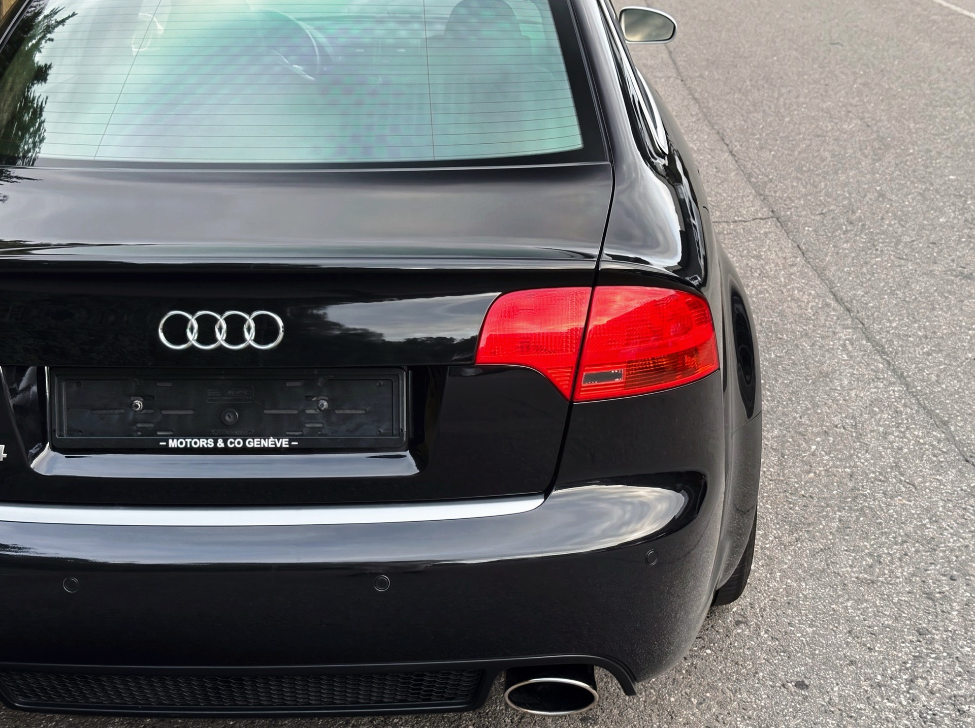AUDI RS4 Limousine 4.2 V8 quattro-image-9