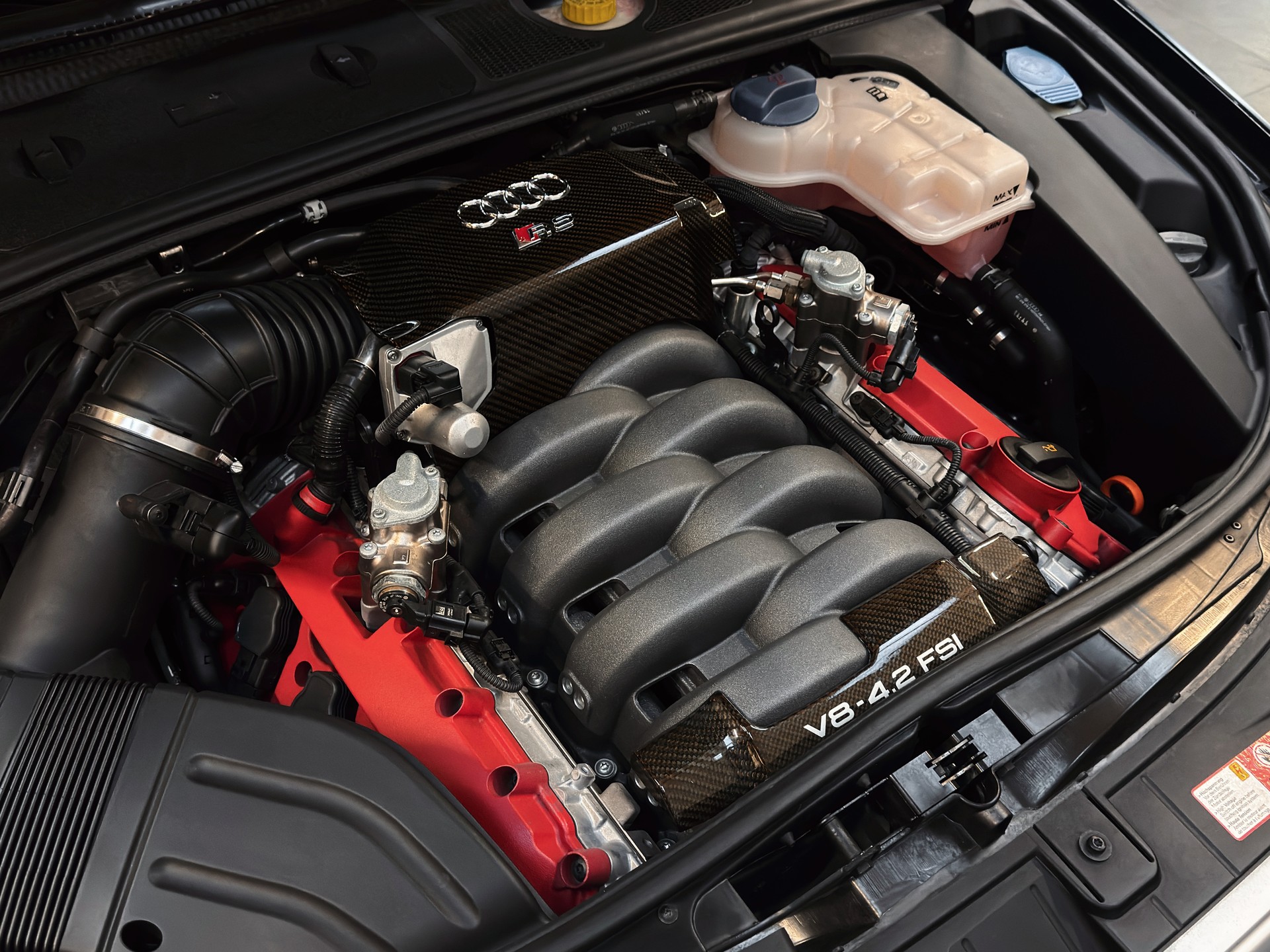 AUDI RS4 Limousine 4.2 V8 quattro-image-28