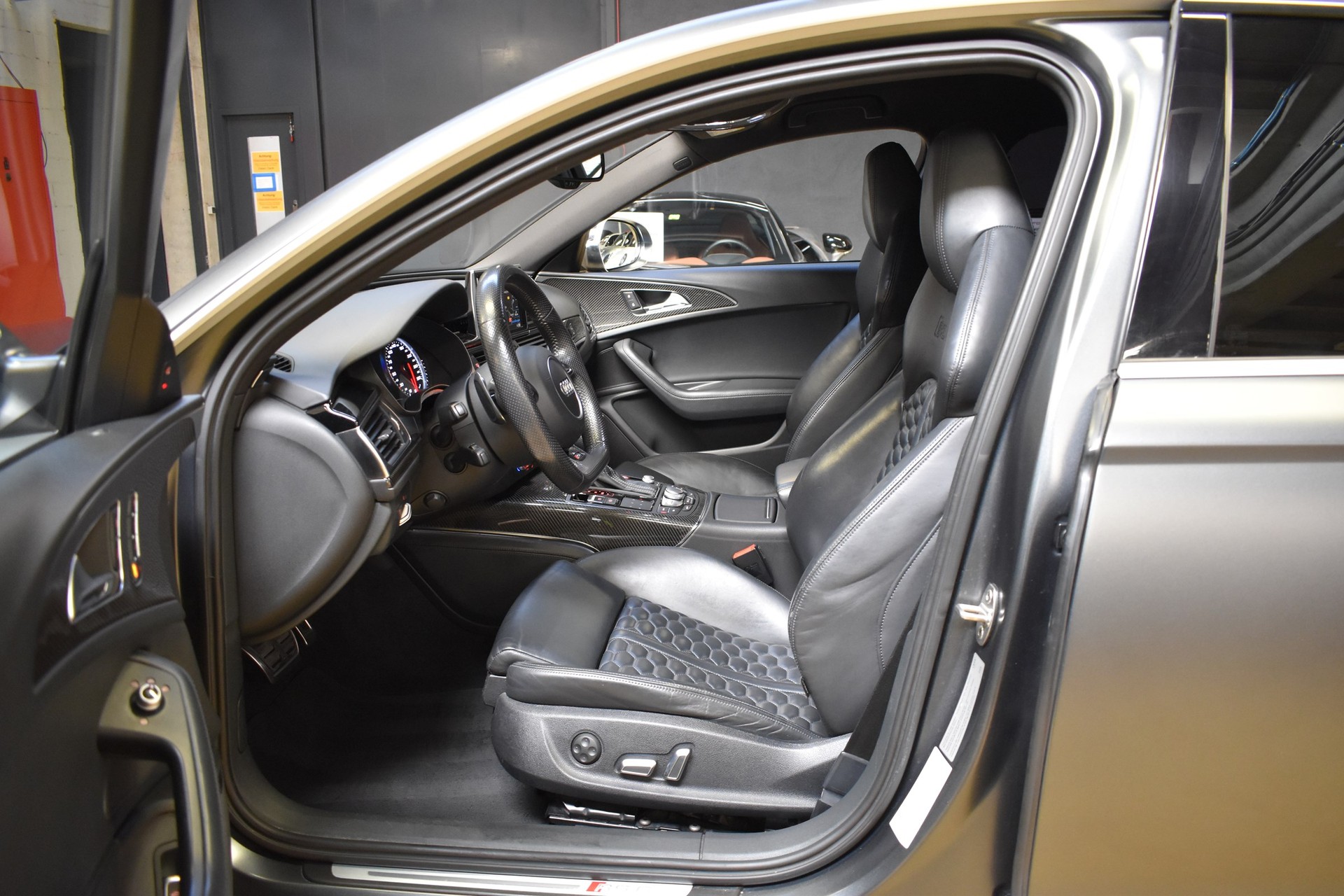 AUDI RS6 Avant 4.0 TFSI V8 quattro Tiptronic-image-12