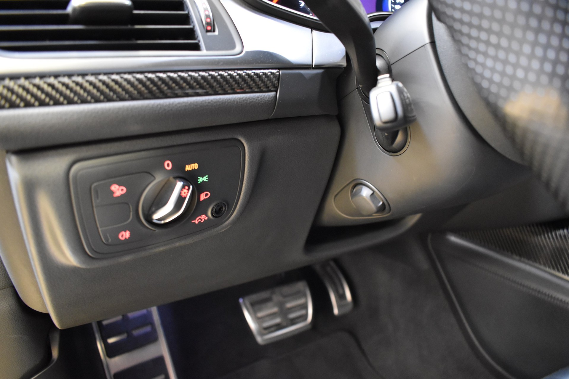 AUDI RS6 Avant 4.0 TFSI V8 quattro Tiptronic-image-19