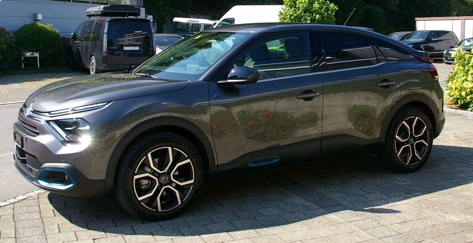 CITROEN C4 Electric Shine-image-2
