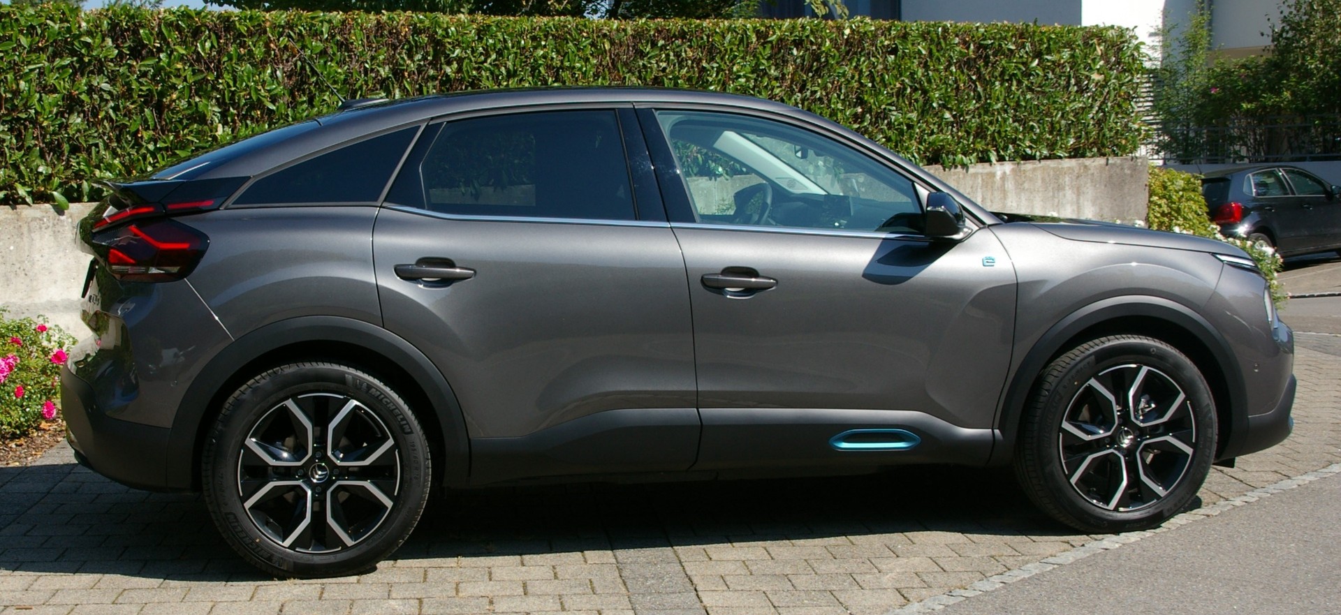 CITROEN C4 Electric Shine-image-5