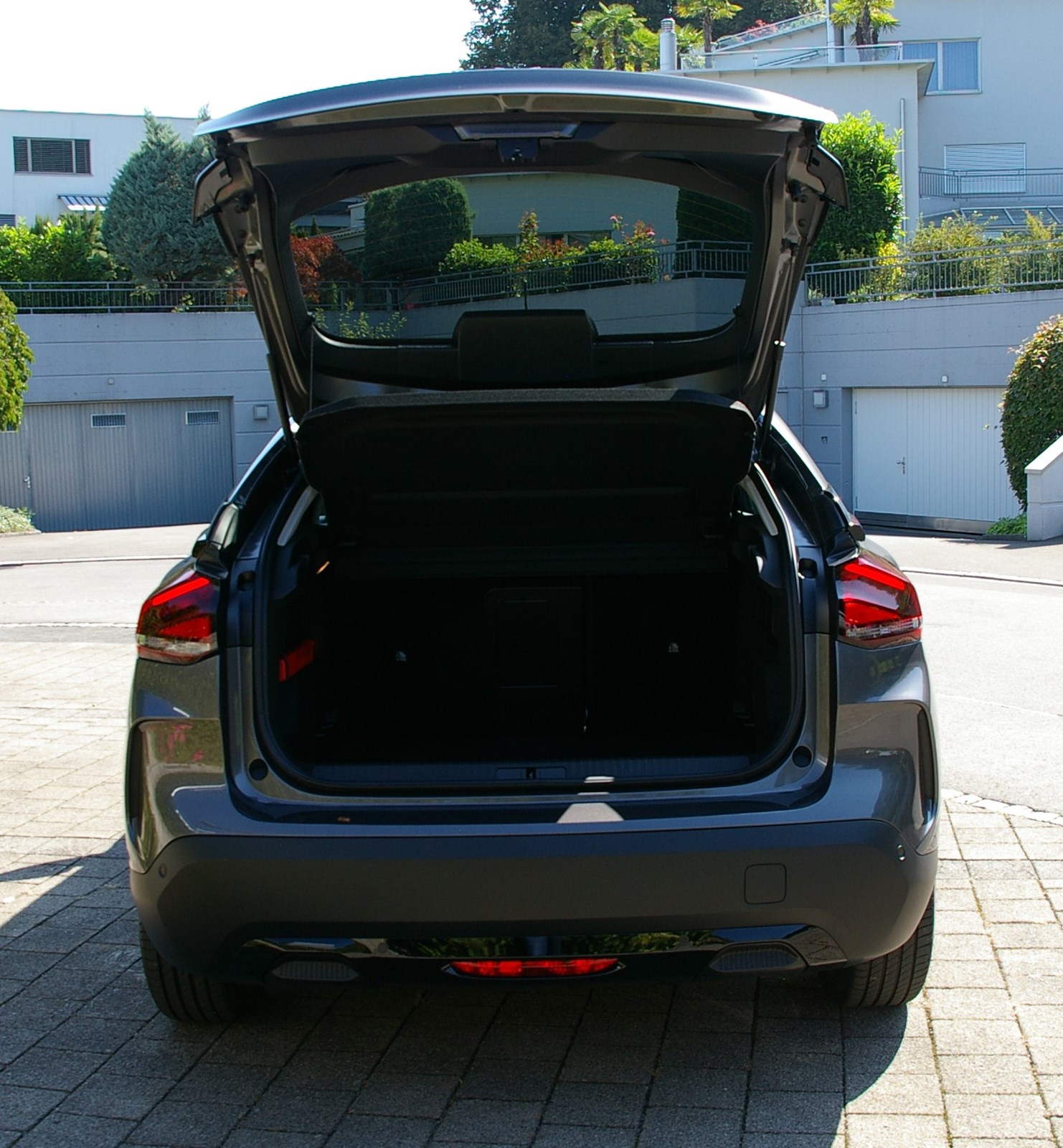CITROEN C4 Electric Shine-image-6