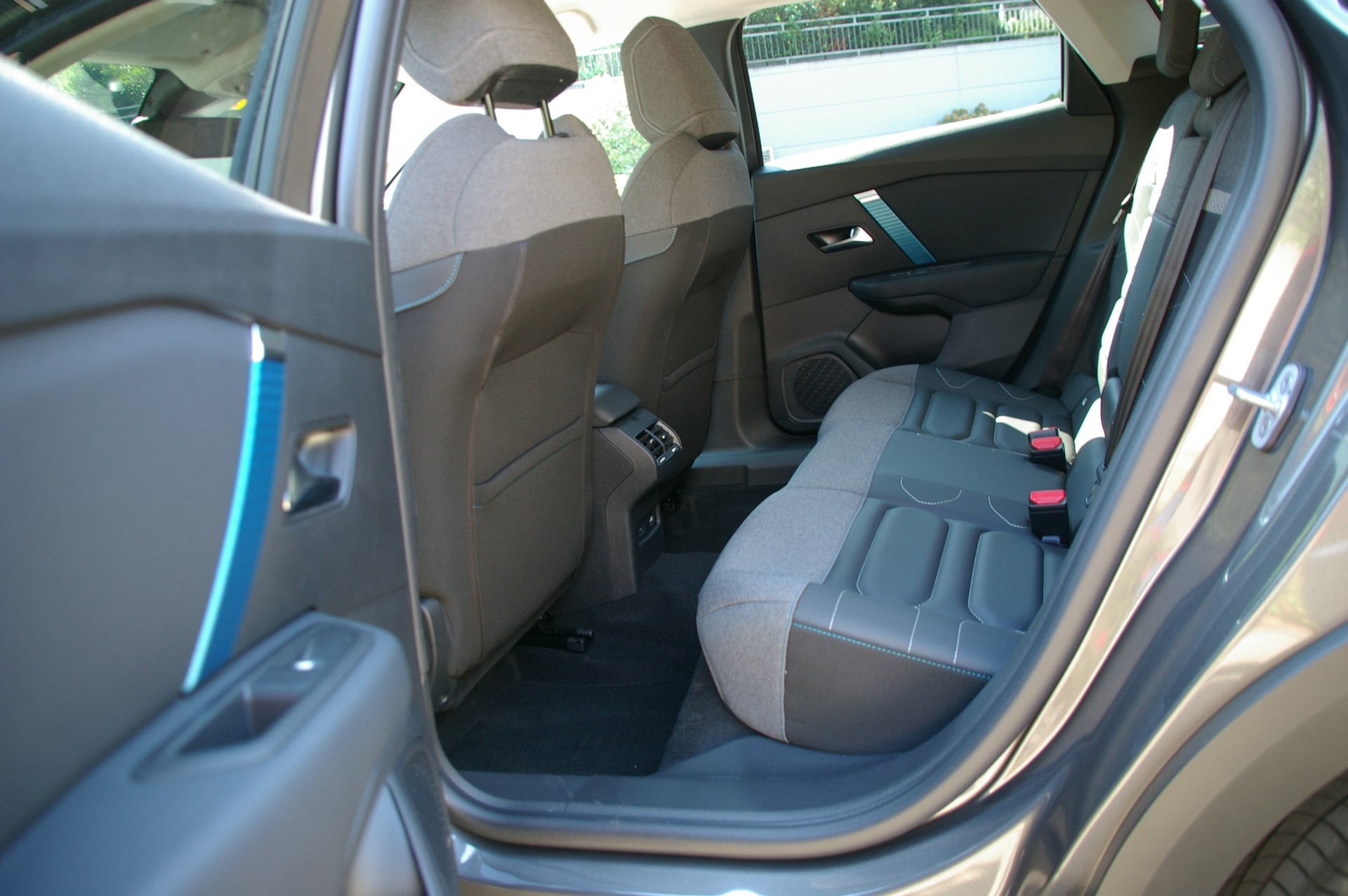 CITROEN C4 Electric Shine-image-8