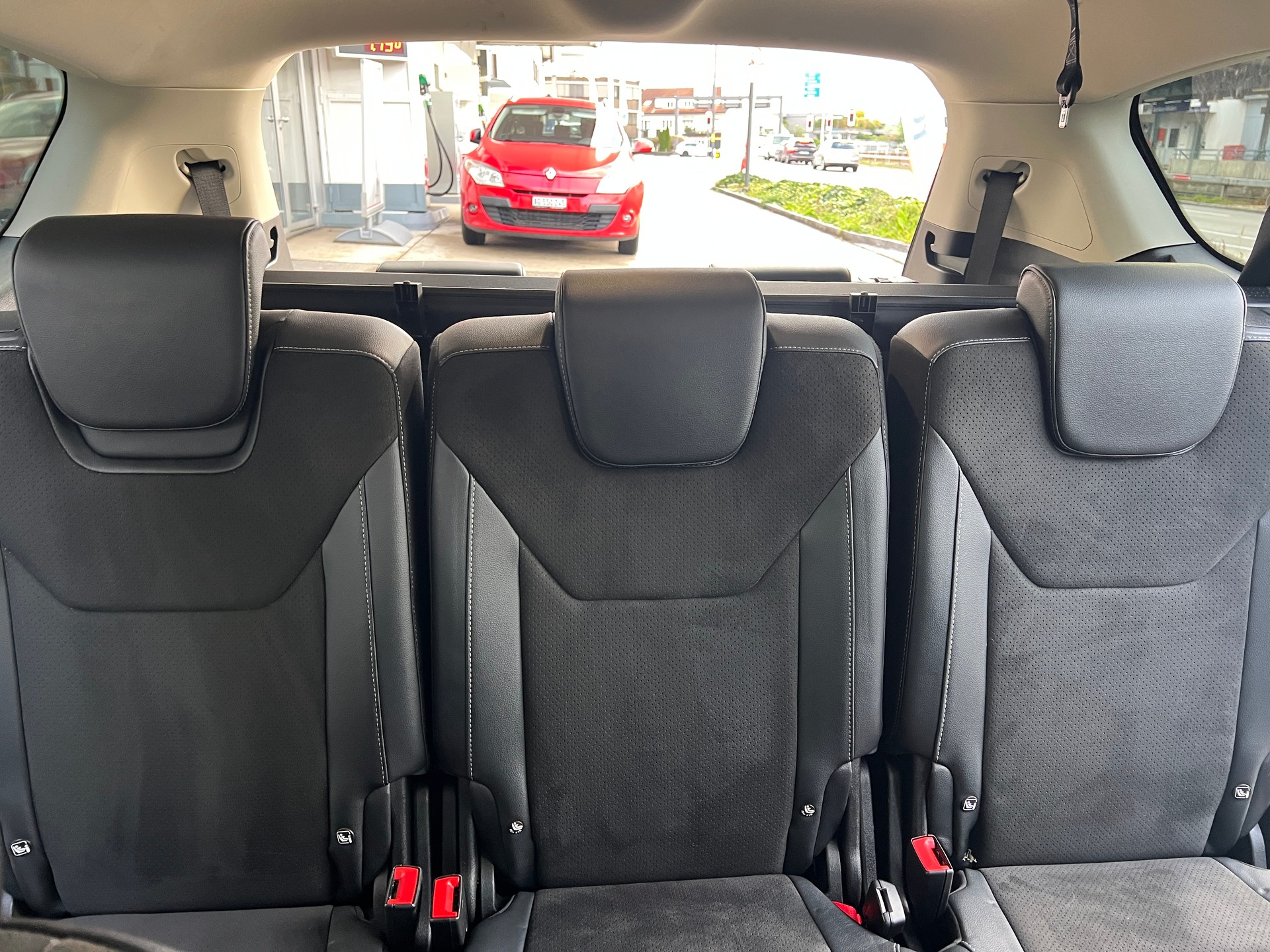 FORD S-Max 2.0 TDCi teuerste Version Titanium 7-Sitzer AWD PowerShift CH-Auto 57% unter NP-image-14
