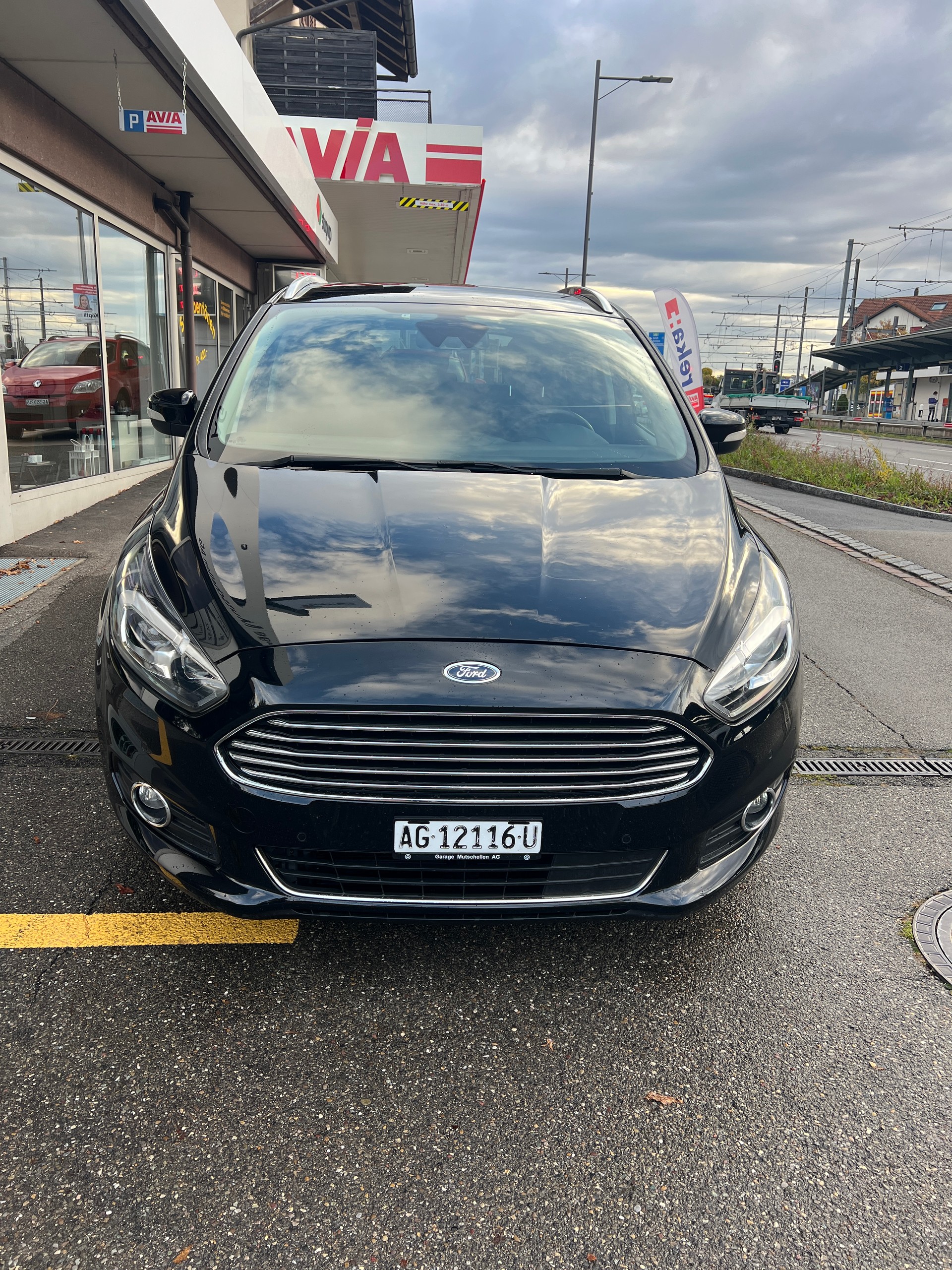 FORD S-Max 2.0 TDCi teuerste Version Titanium 7-Sitzer AWD PowerShift CH-Auto 57% unter NP-image-3