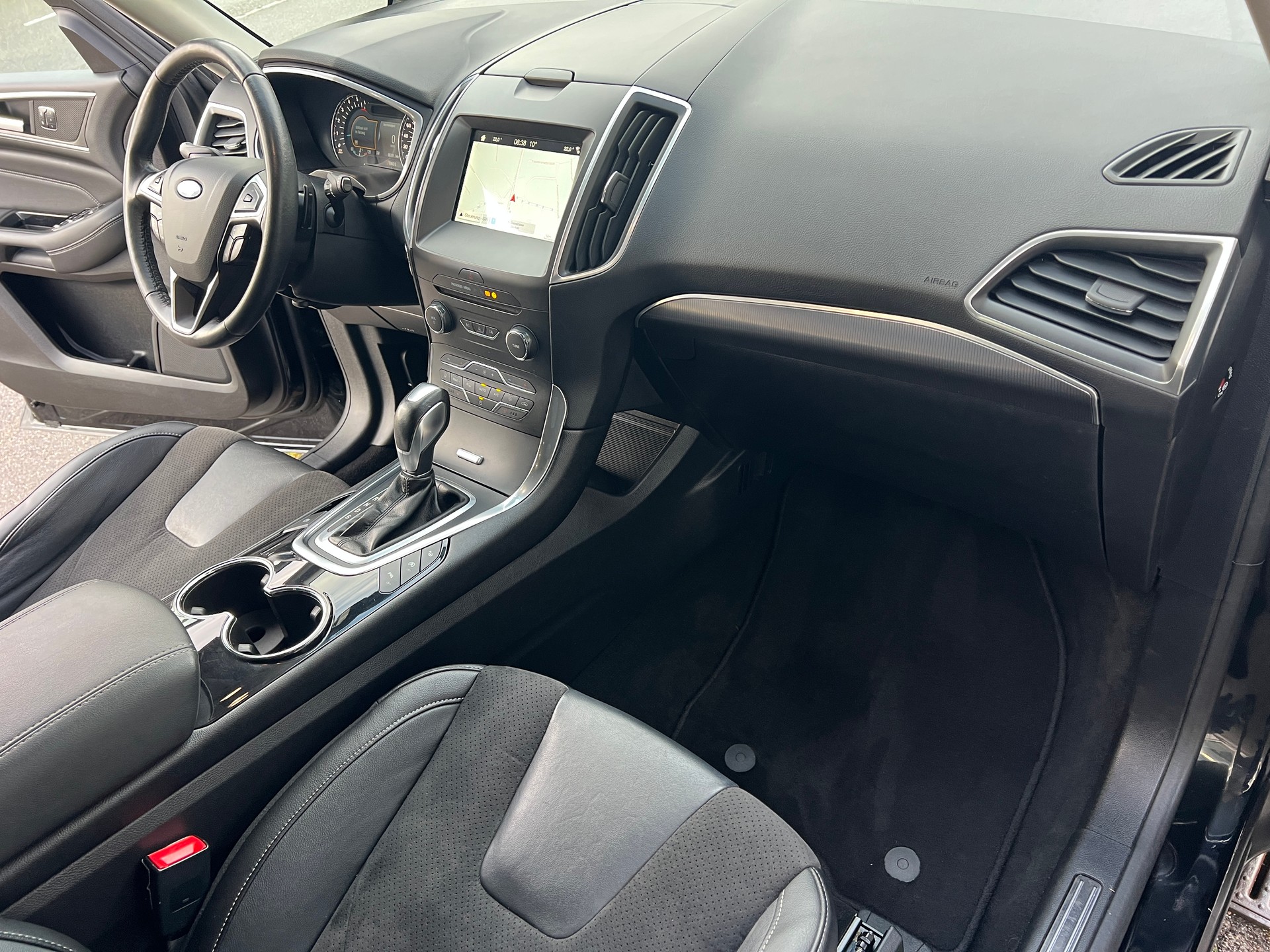 FORD S-Max 2.0 TDCi teuerste Version Titanium 7-Sitzer AWD PowerShift CH-Auto 57% unter NP-image-12