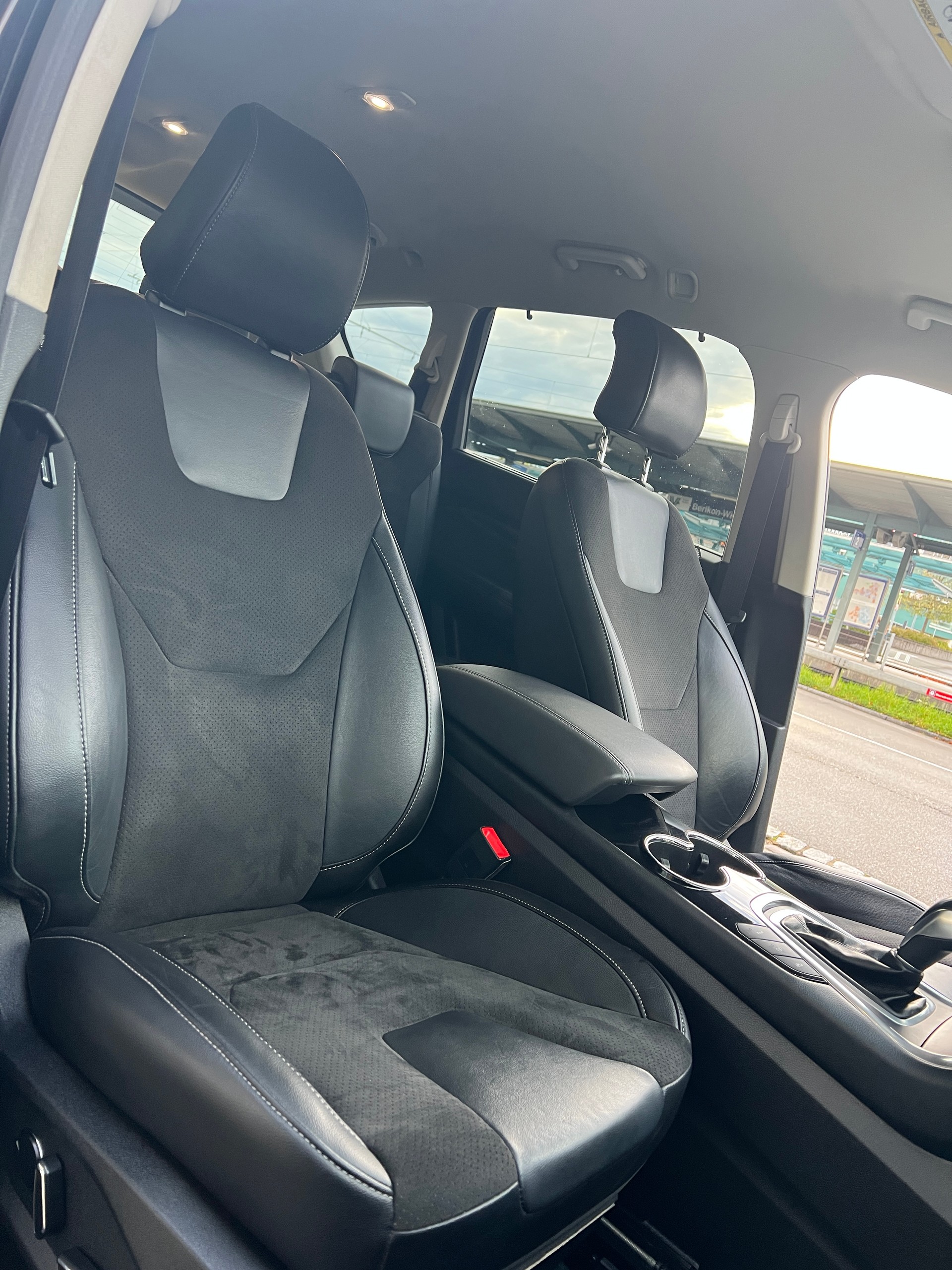 FORD S-Max 2.0 TDCi teuerste Version Titanium 7-Sitzer AWD PowerShift CH-Auto 57% unter NP-image-13