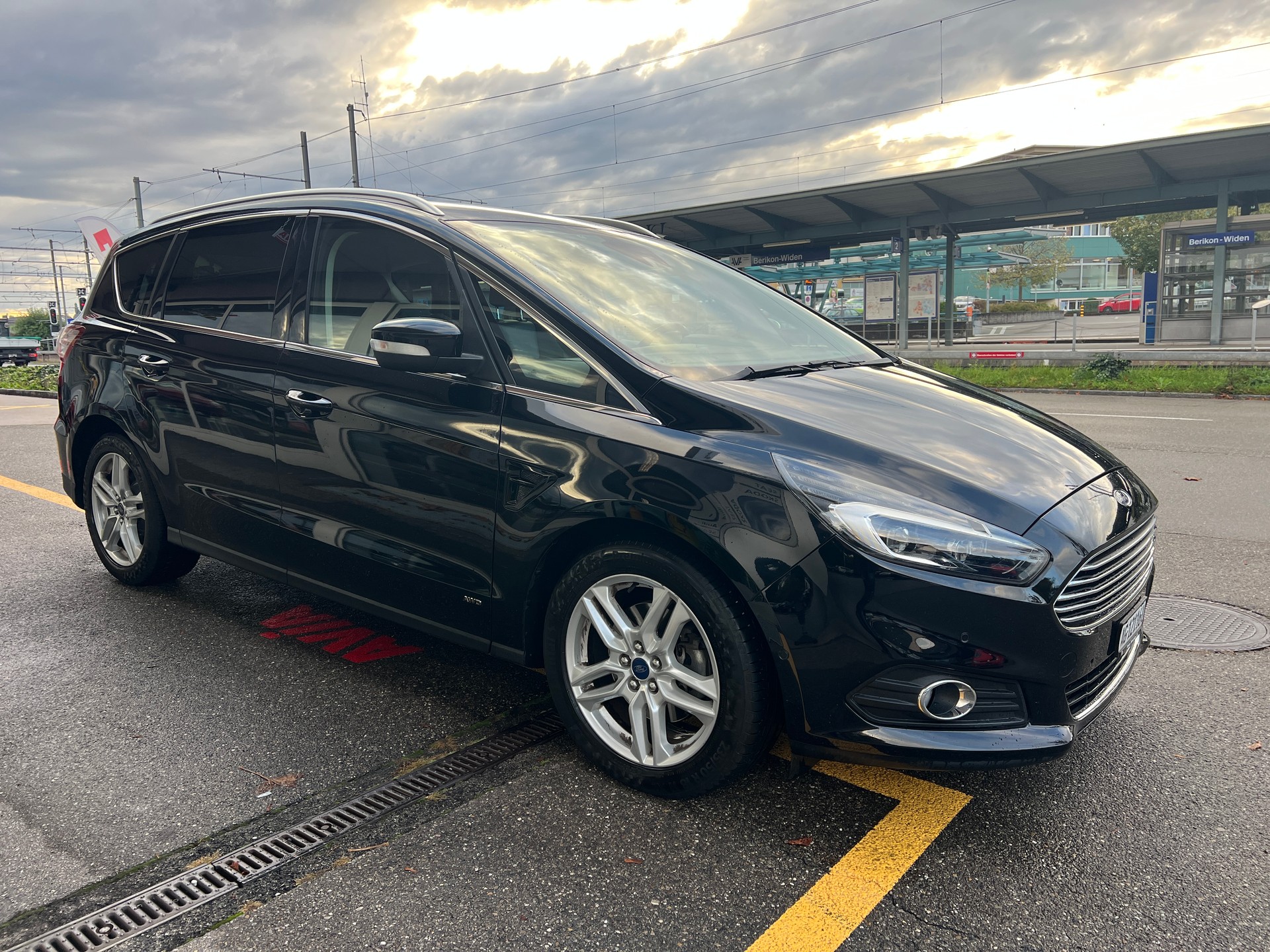 FORD S-Max 2.0 TDCi teuerste Version Titanium 7-Sitzer AWD PowerShift CH-Auto 57% unter NP-image-4