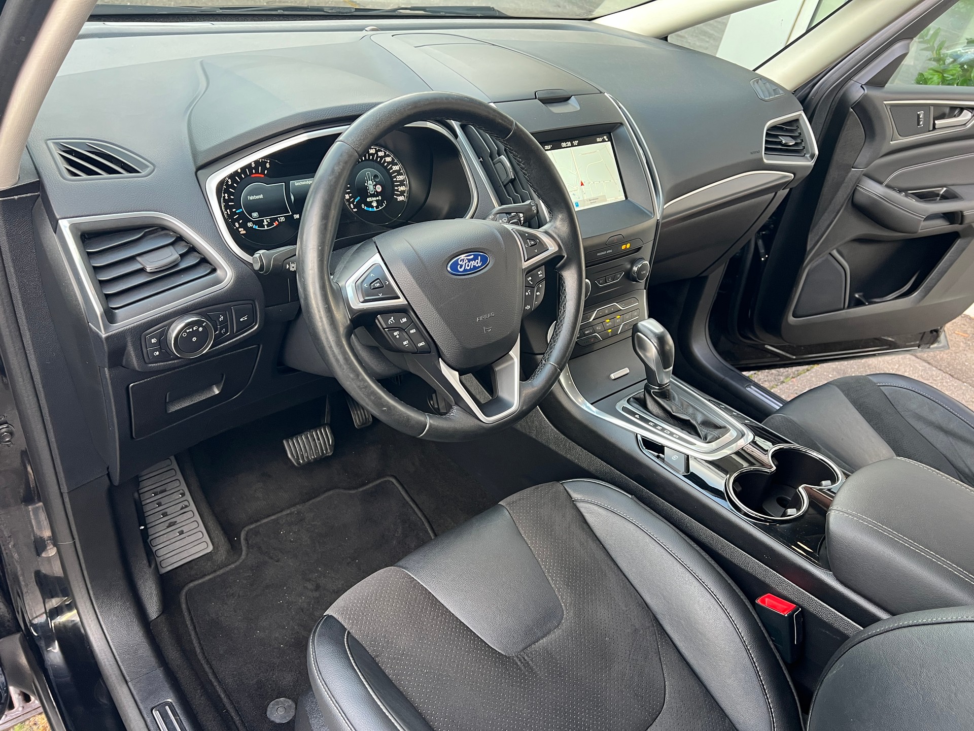 FORD S-Max 2.0 TDCi teuerste Version Titanium 7-Sitzer AWD PowerShift CH-Auto 57% unter NP-image-11