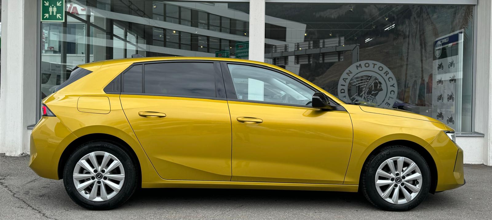 OPEL Astra 1.2i Turbo Automat-image-1