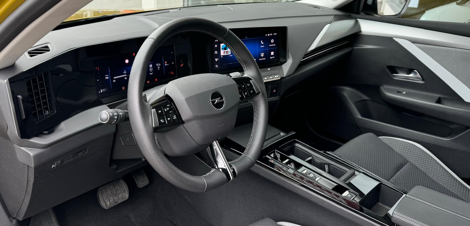 OPEL Astra 1.2i Turbo Automat-image-6