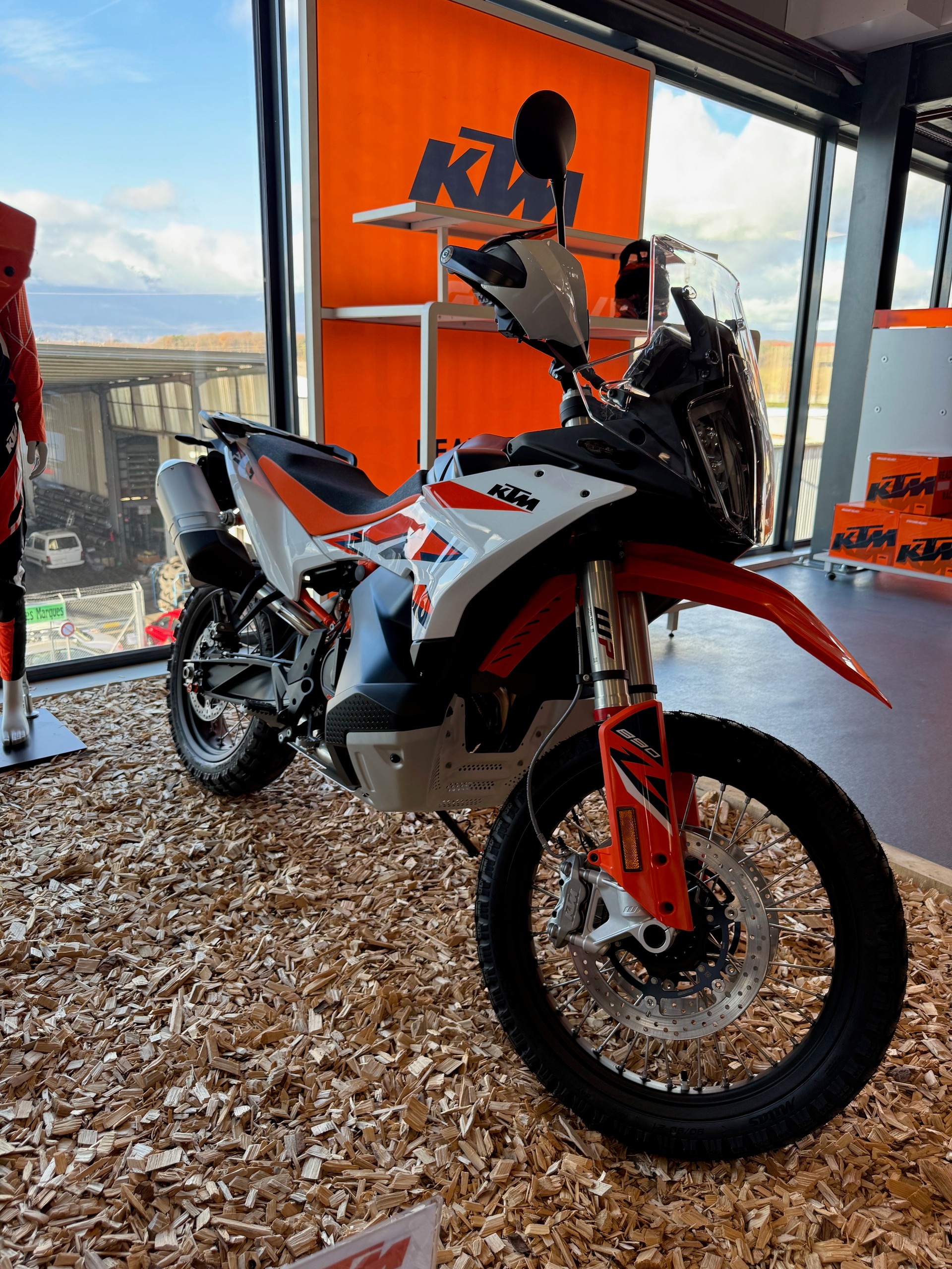 KTM 890 Adventure R 2025-showroom-element-2
