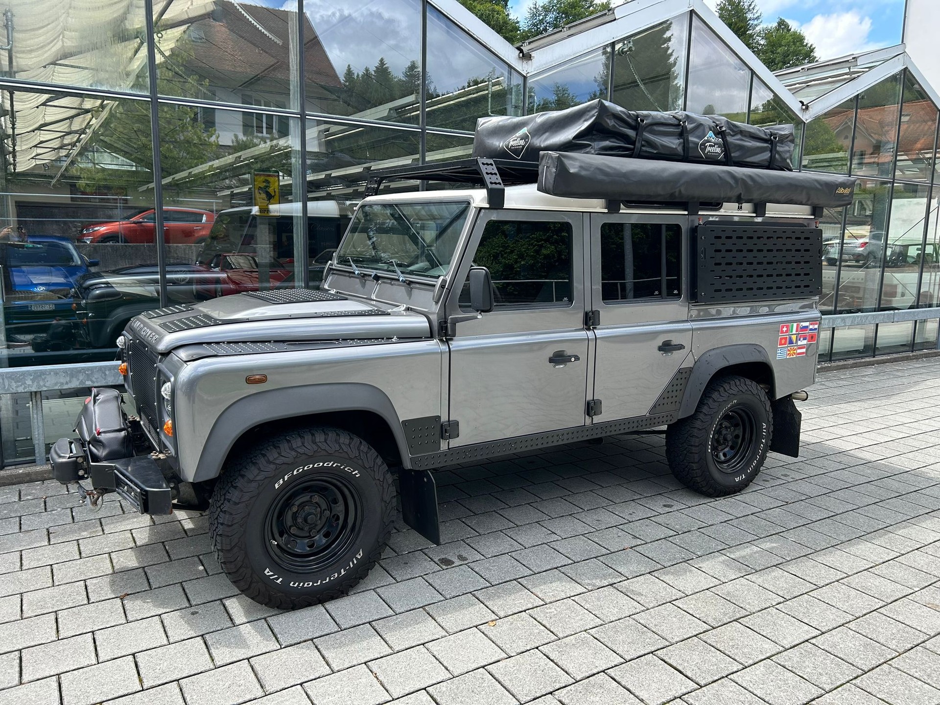 LAND ROVER Defender 110 SW 2.4Tdc-image-1