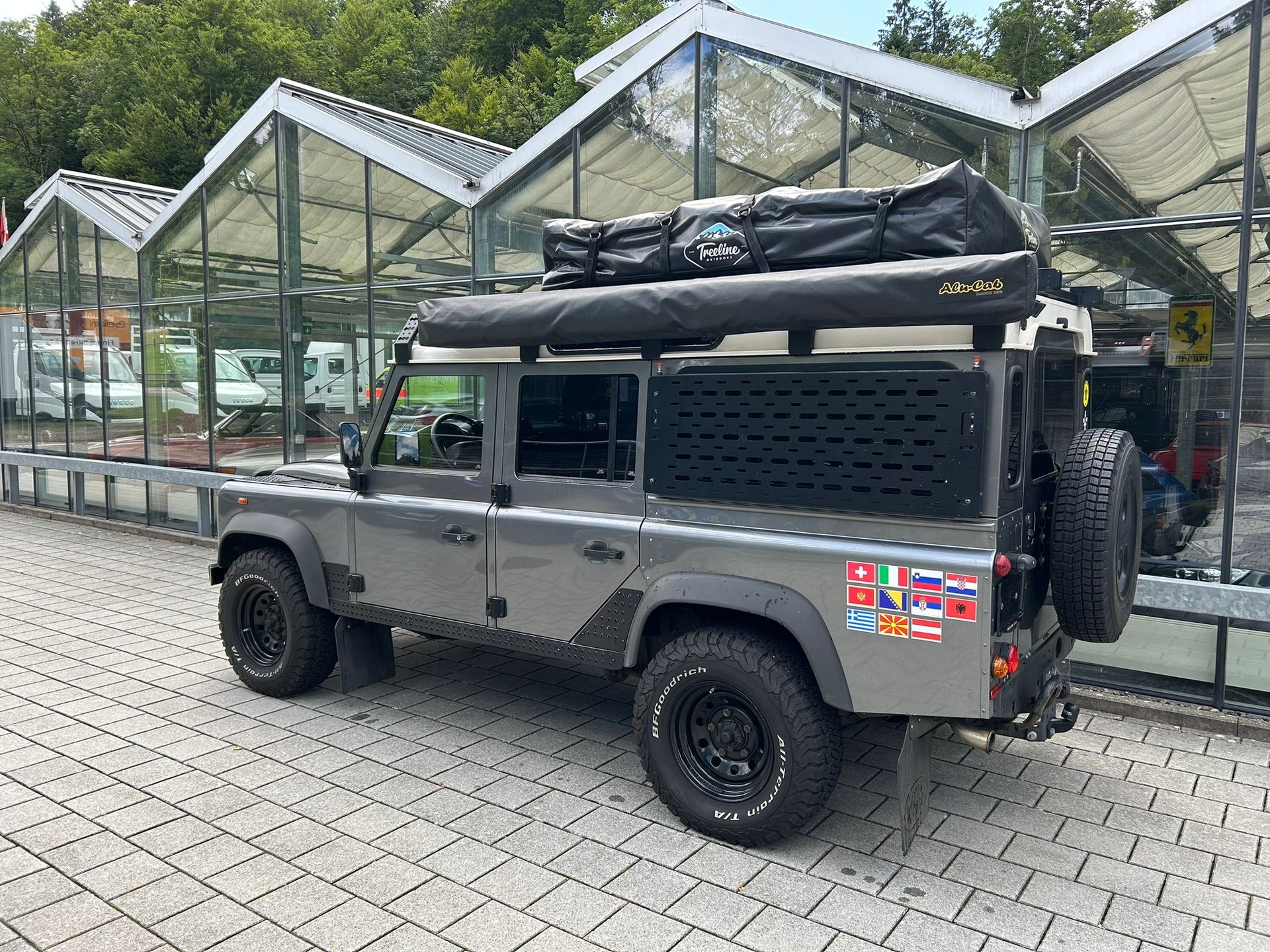 LAND ROVER Defender 110 SW 2.4Tdc-image-4