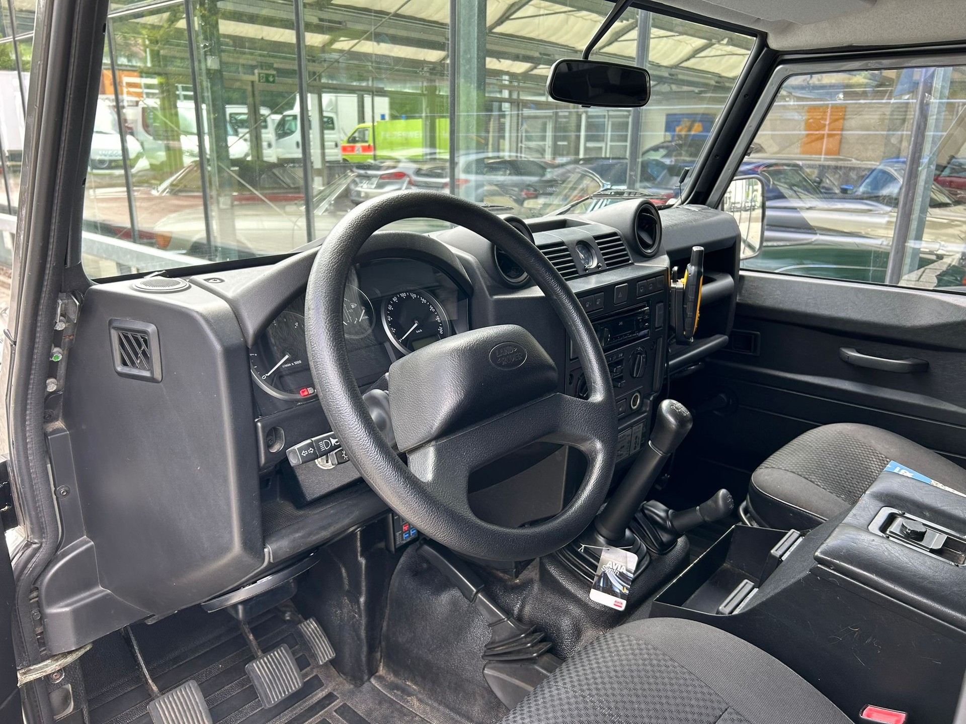 LAND ROVER Defender 110 SW 2.4Tdc-image-10