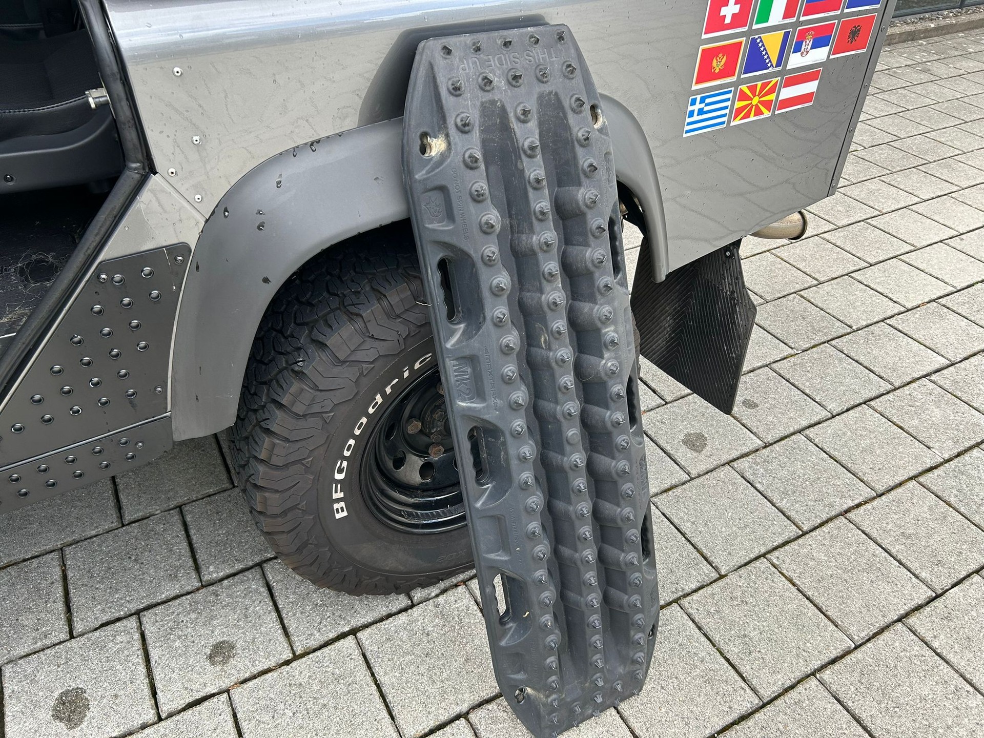 LAND ROVER Defender 110 SW 2.4Tdc-image-13