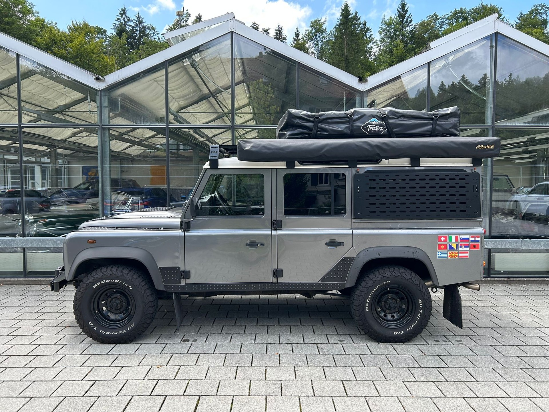 LAND ROVER Defender 110 SW 2.4Tdc-image-2