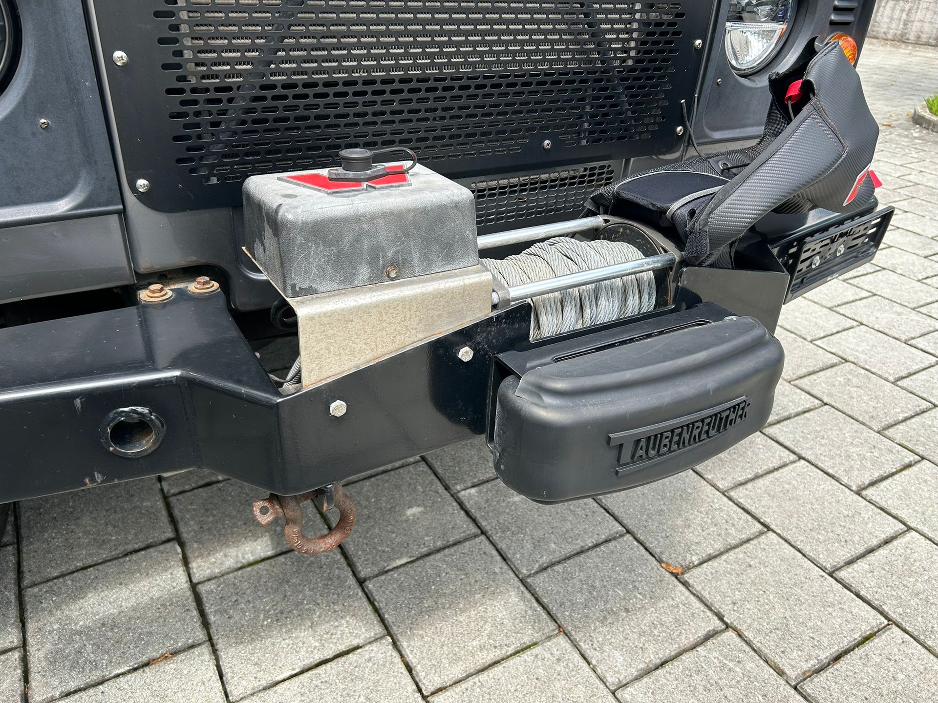 LAND ROVER Defender 110 SW 2.4Tdc-image-8