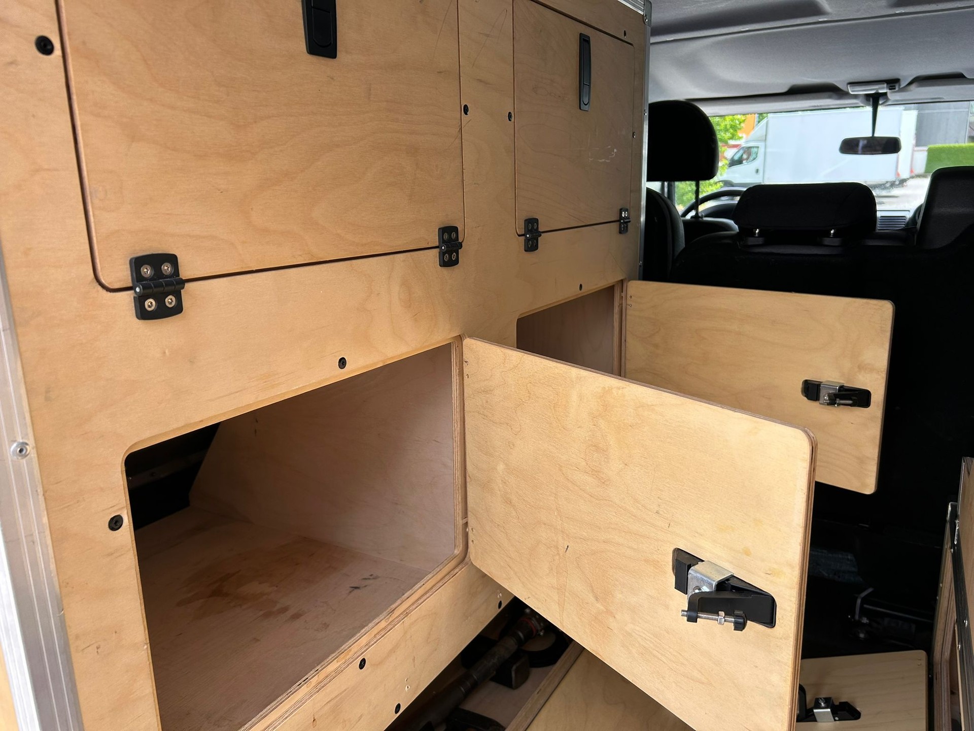 LAND ROVER Defender 110 SW 2.4Tdc-image-16
