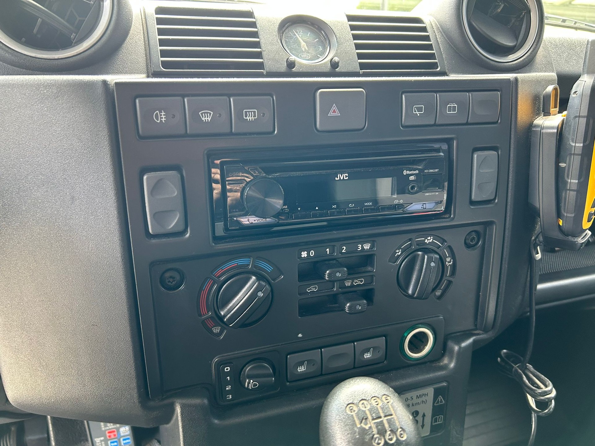 LAND ROVER Defender 110 SW 2.4Tdc-image-11