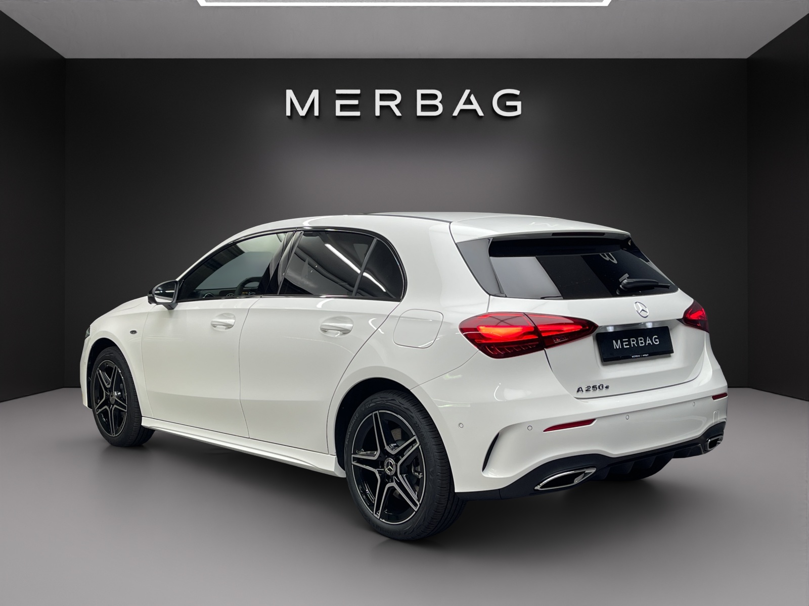 MERCEDES-BENZ A 250 e EQ Star 8G-DCT-image-3