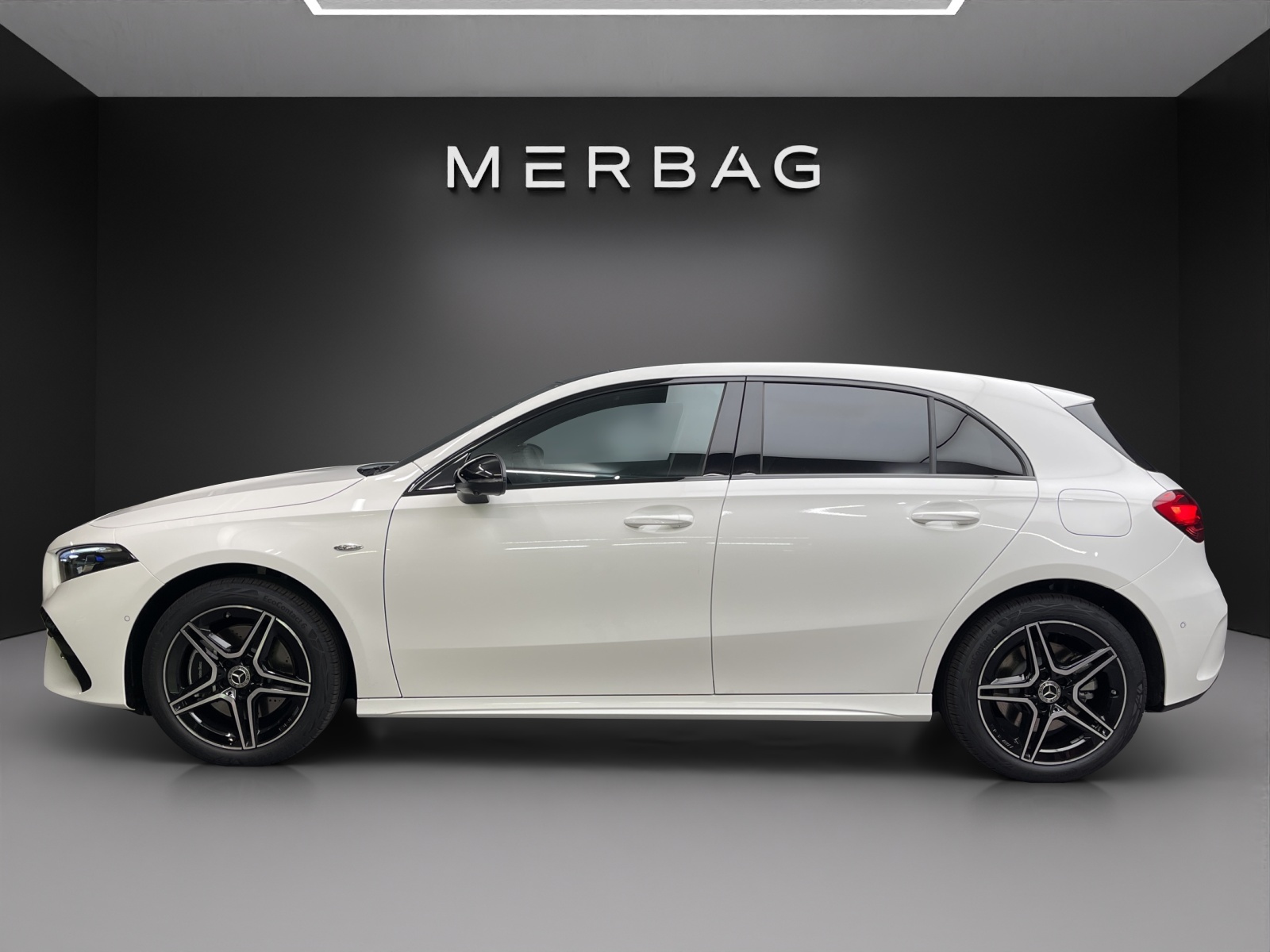 MERCEDES-BENZ A 250 e EQ Star 8G-DCT-image-2