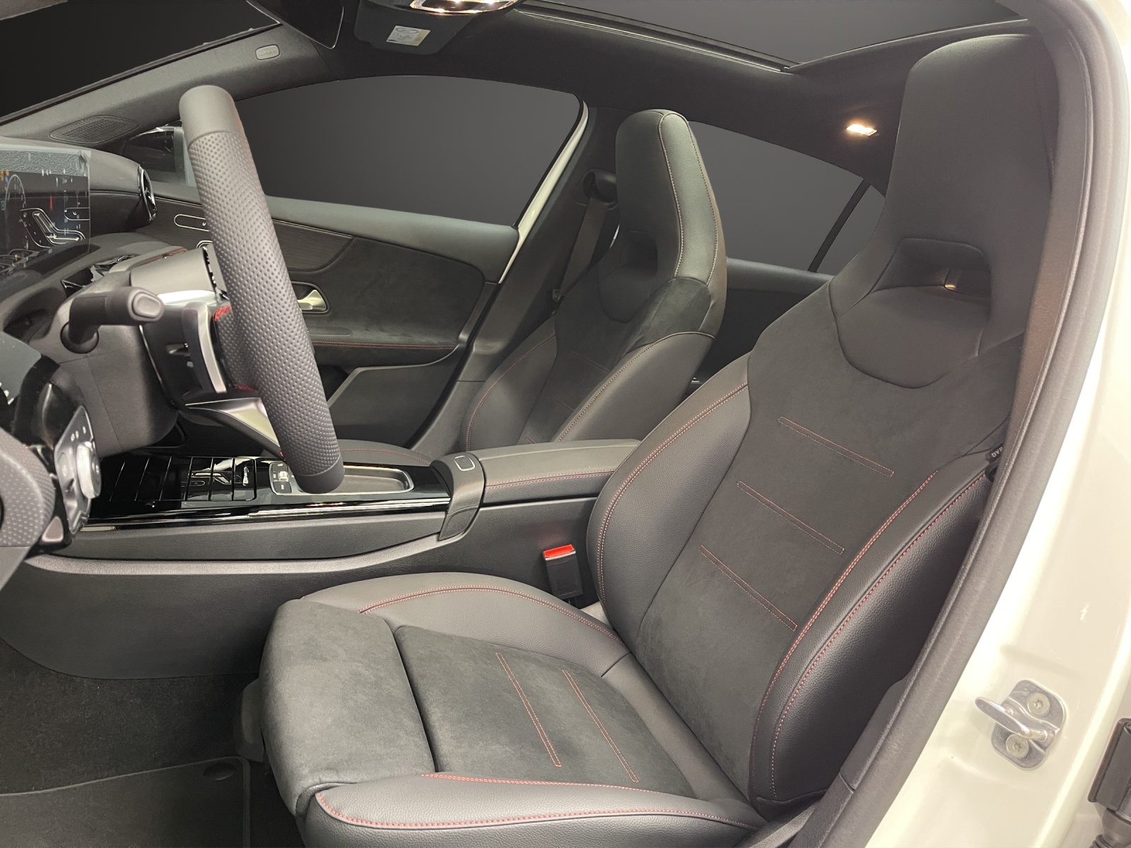 MERCEDES-BENZ A 250 e EQ Star 8G-DCT-image-9