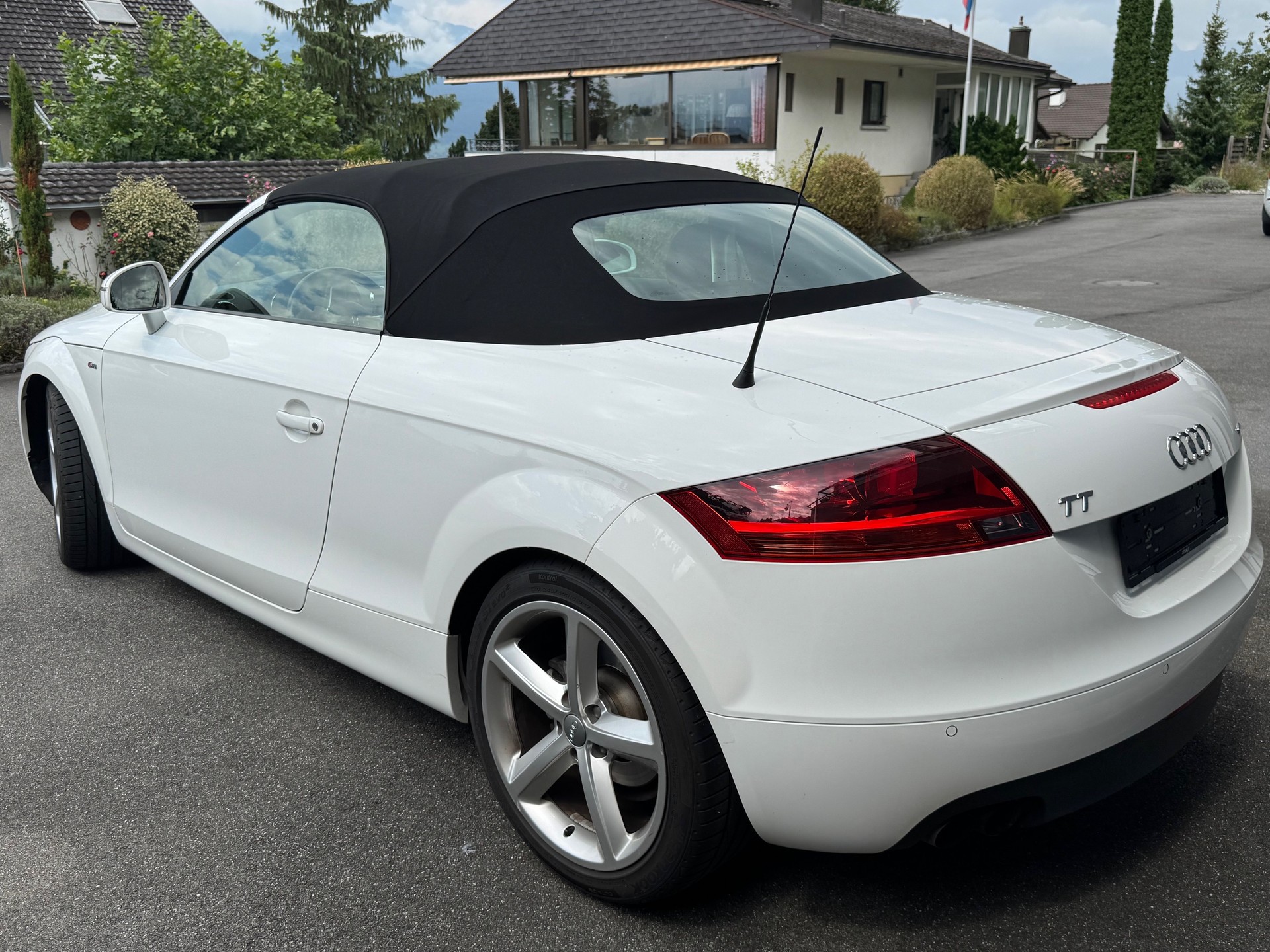 AUDI TT Roadster 2.0 TFSI quattro S-tronic-image-2