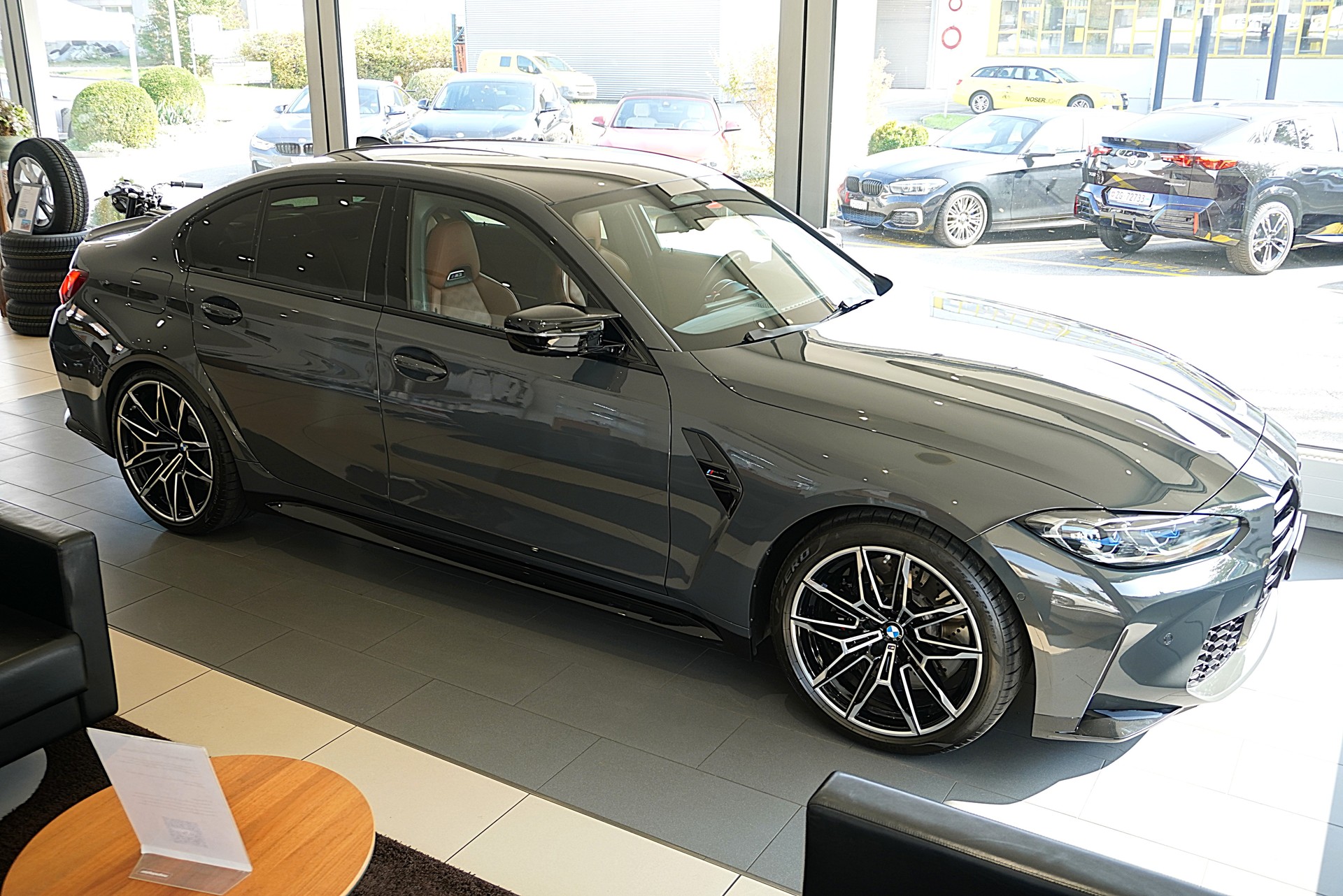 BMW M3 Competition M xDrive-showroom-element-2