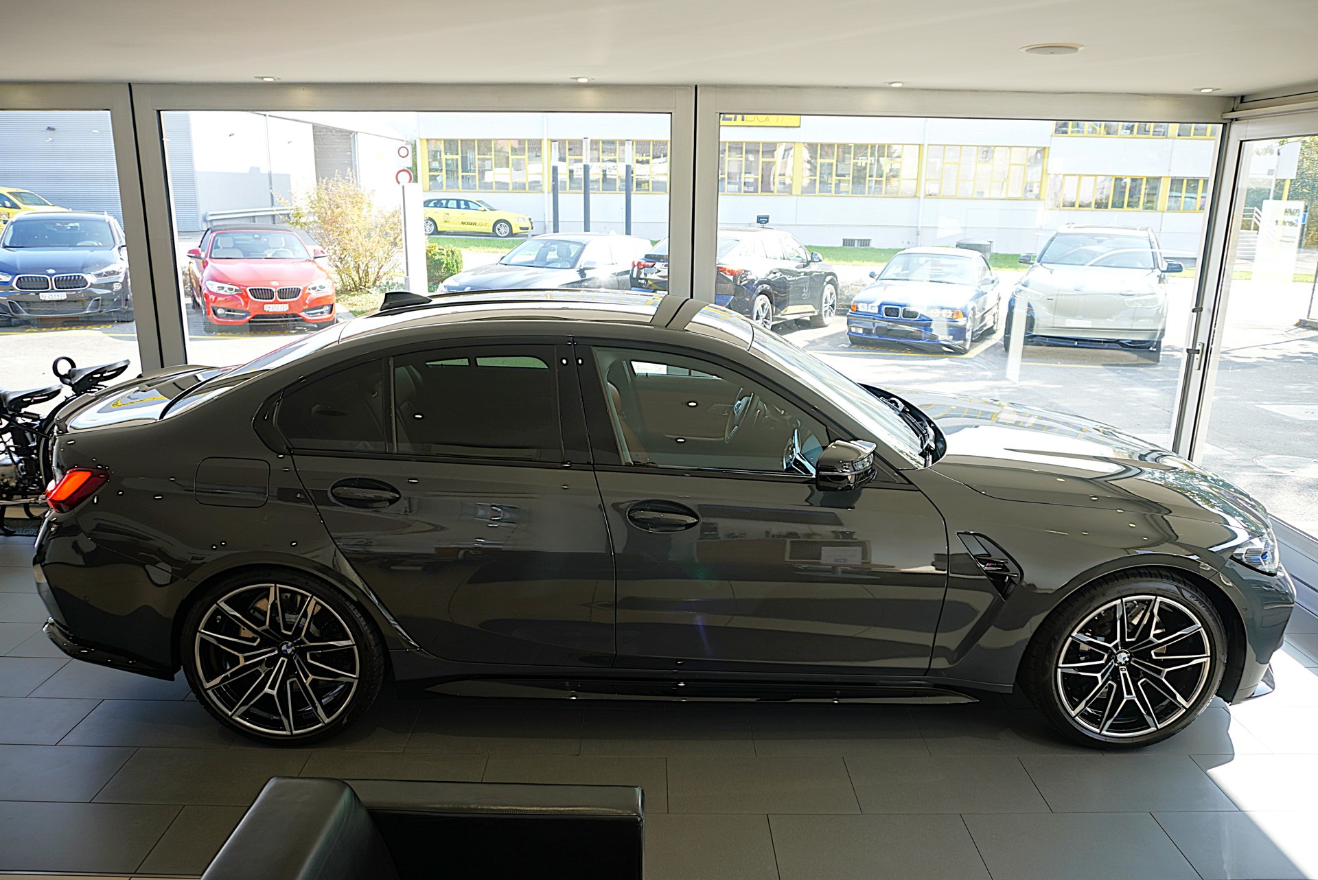 BMW M3 Competition M xDrive-showroom-element-3