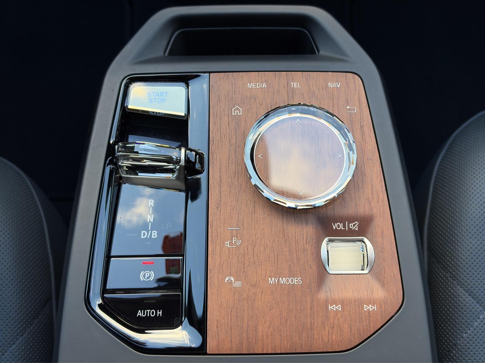 BMW iX xDrive40-image-21