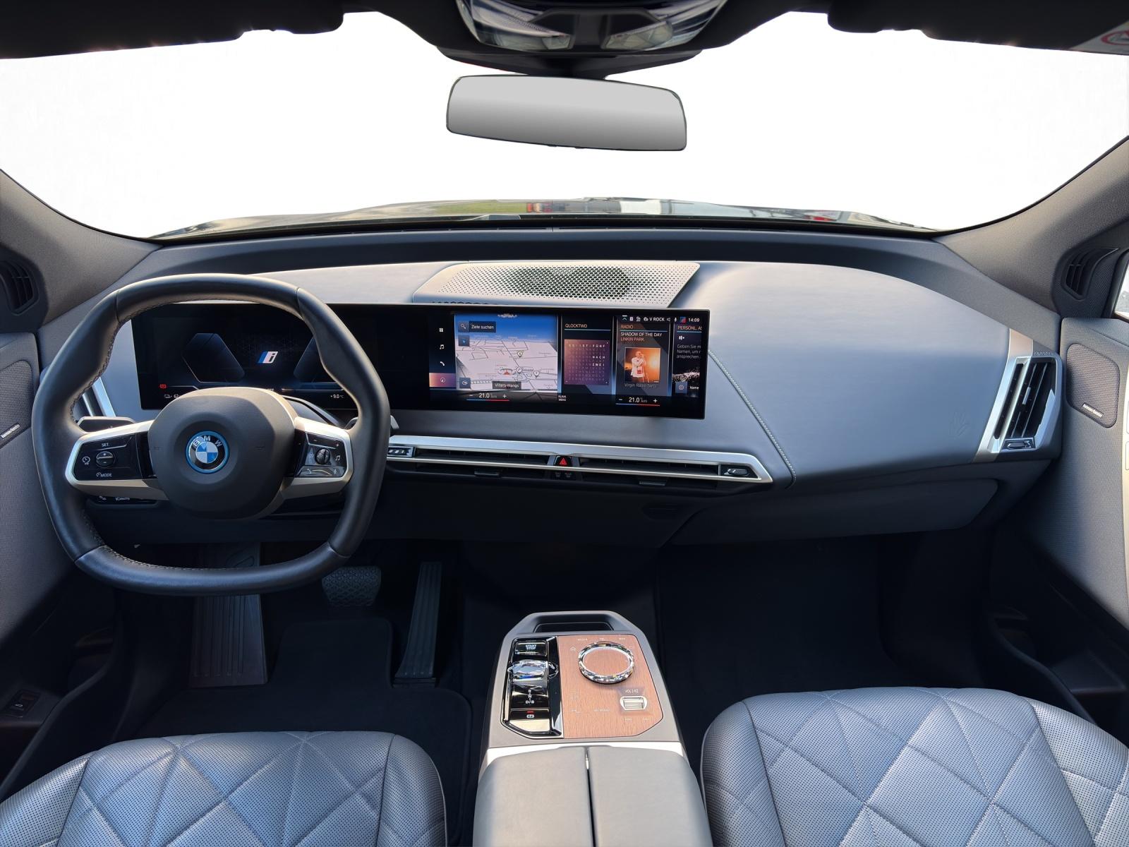 BMW iX xDrive40-image-13