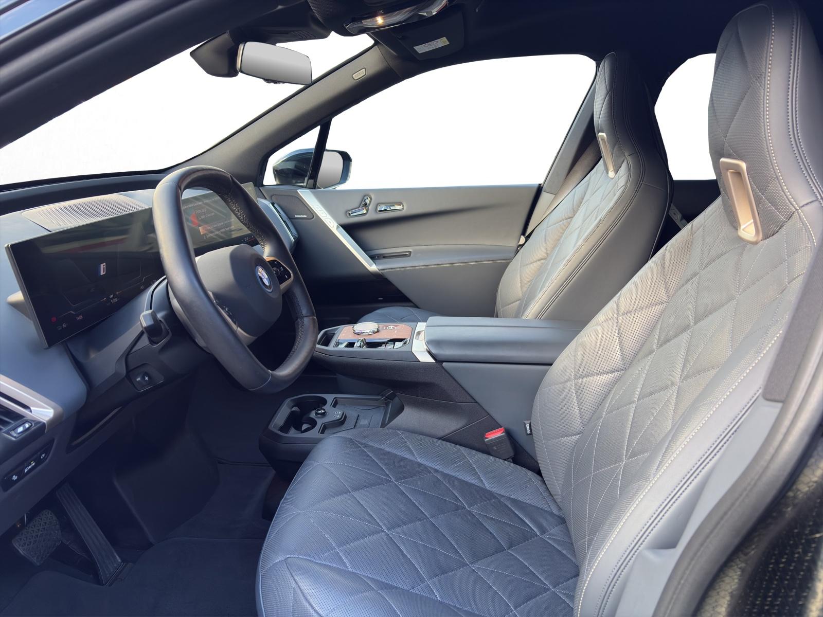 BMW iX xDrive40-image-10
