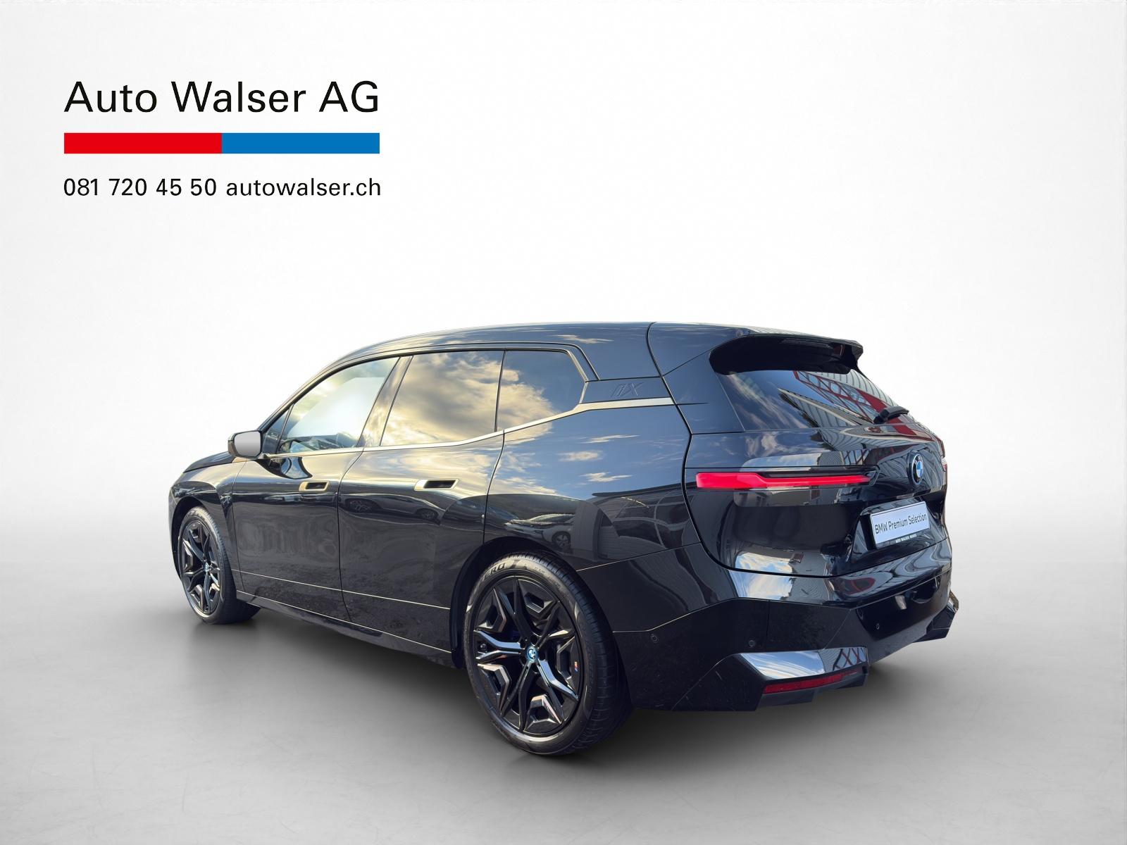 BMW iX xDrive40-showroom-element-3