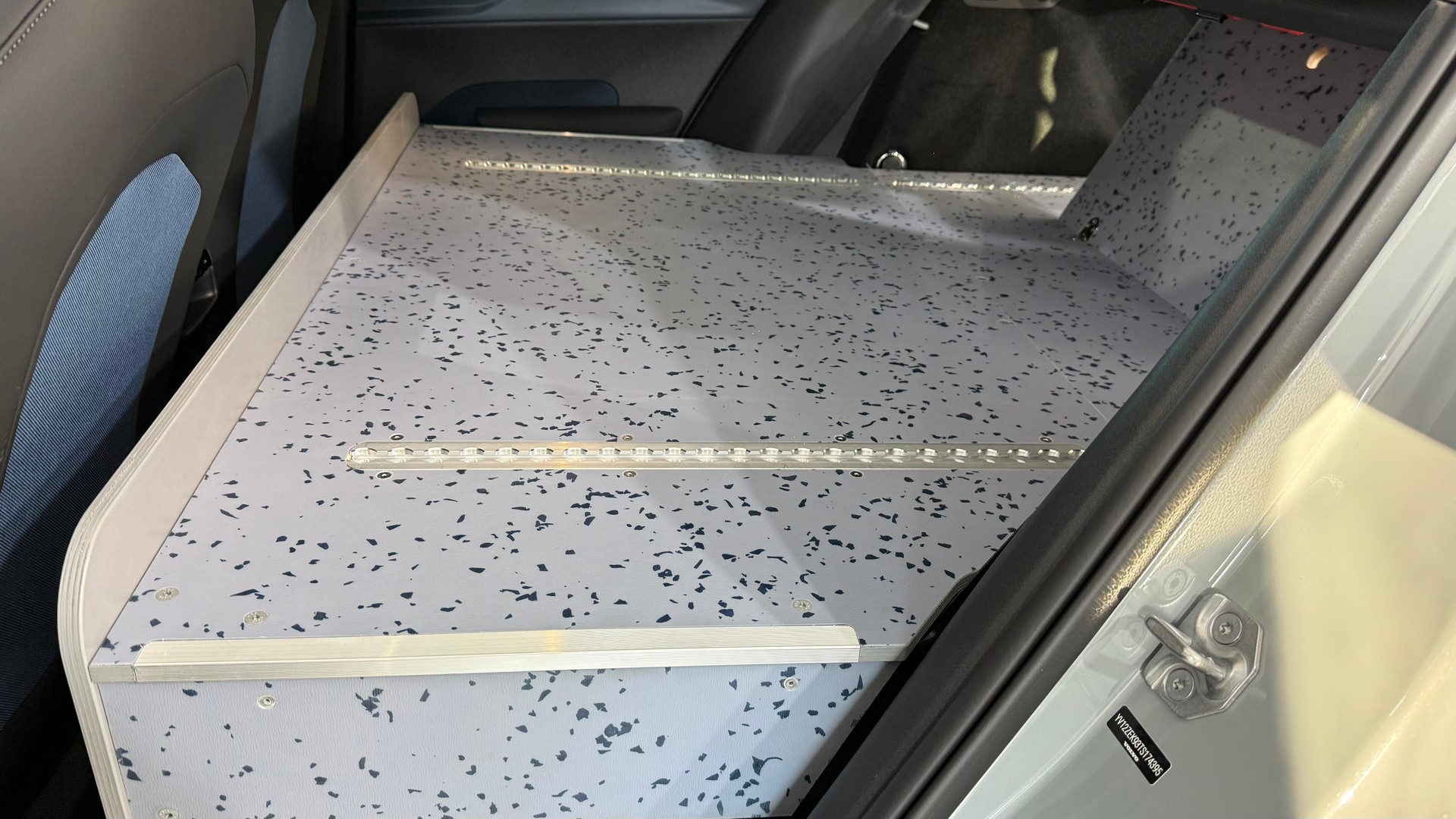 VOLVO EX 30 E60 Twin Plus Performance-image-6