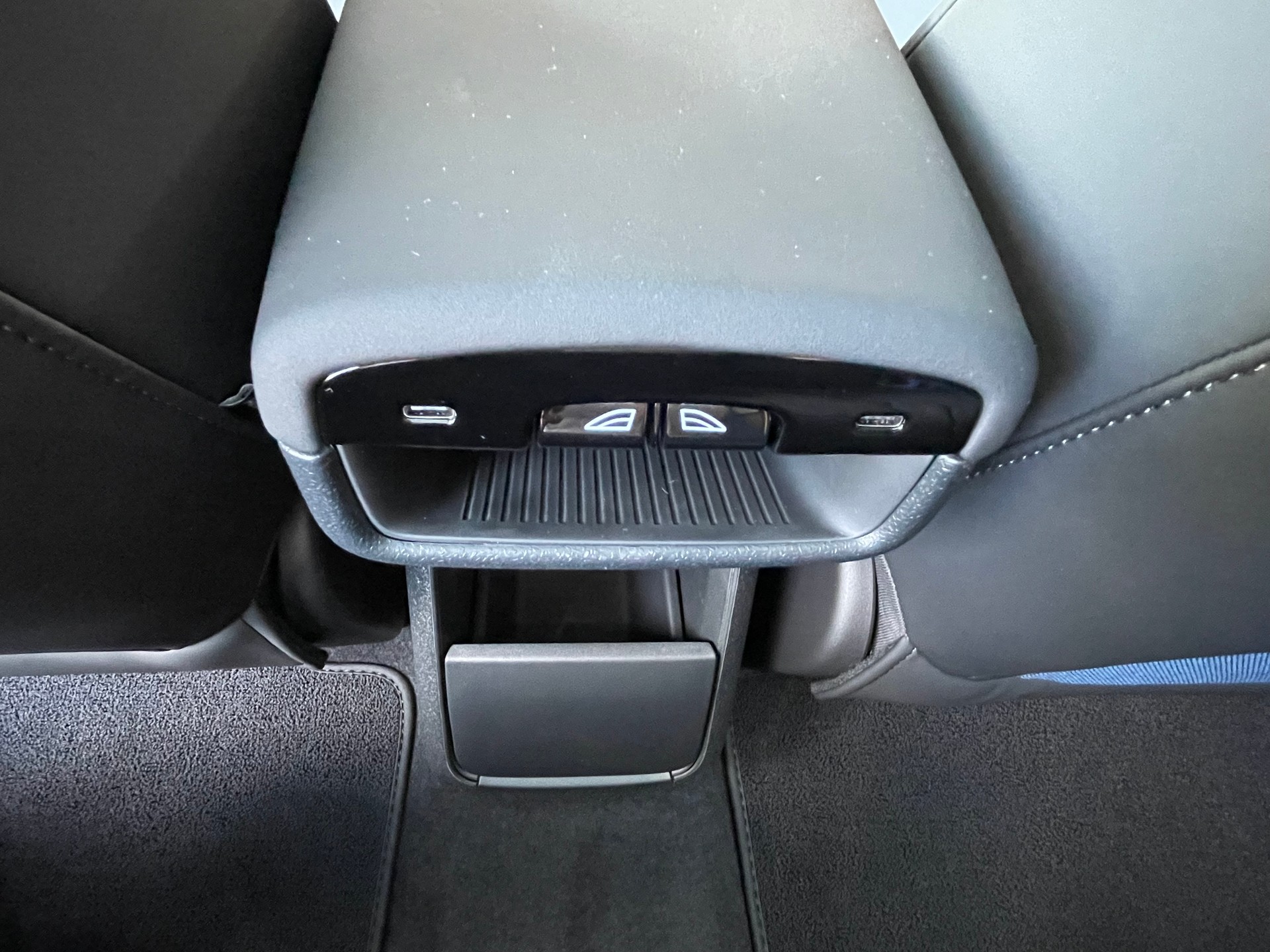 VOLVO EX 30 E60 Twin Plus Performance-image-9