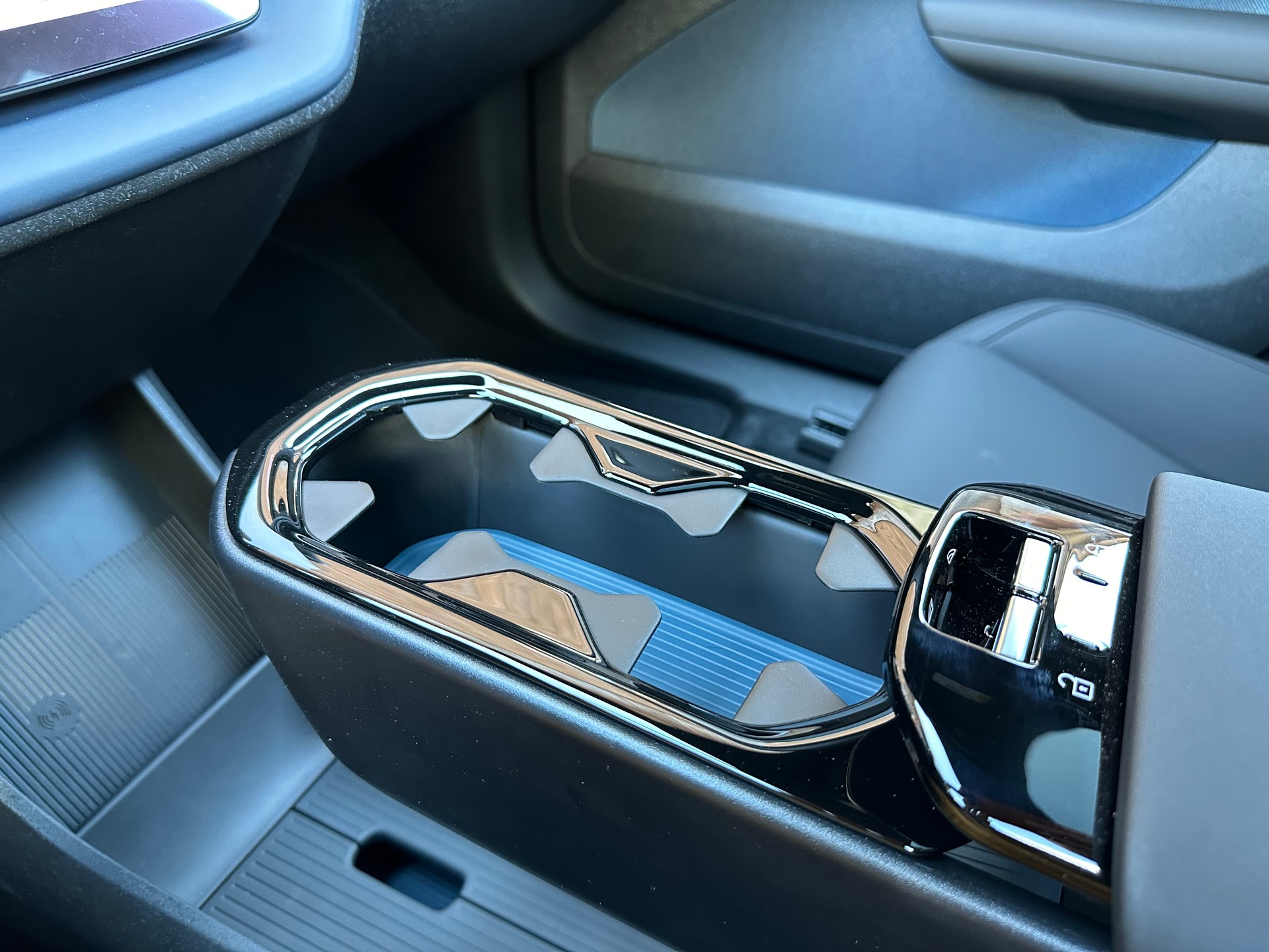 VOLVO EX 30 E60 Twin Plus Performance-image-12
