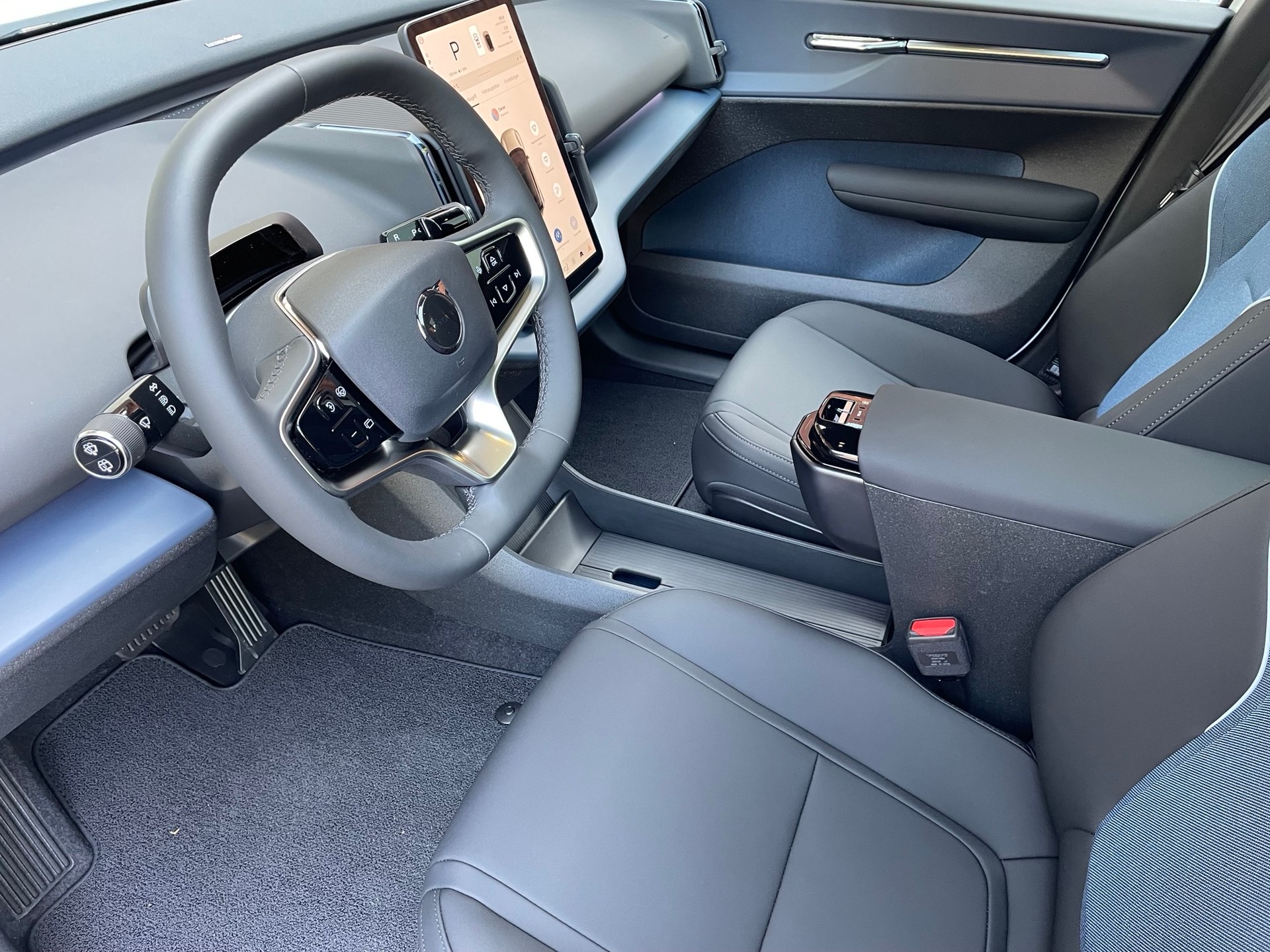 VOLVO EX 30 E60 Twin Plus Performance-image-4