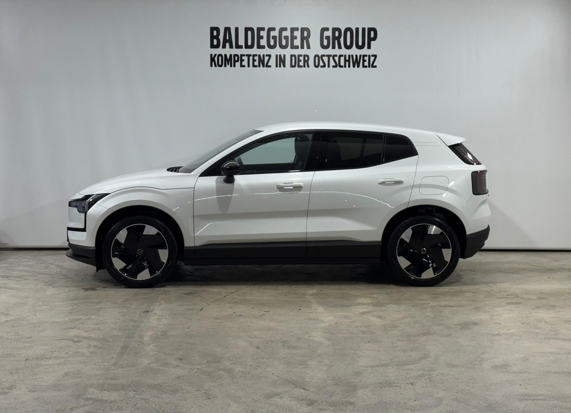 VOLVO EX 30 E60 Twin Plus Performance-image-2
