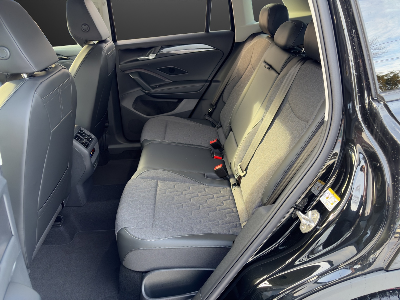VW Tiguan 2.0 TDI SCR Elegance 4Motion DSG-image-8
