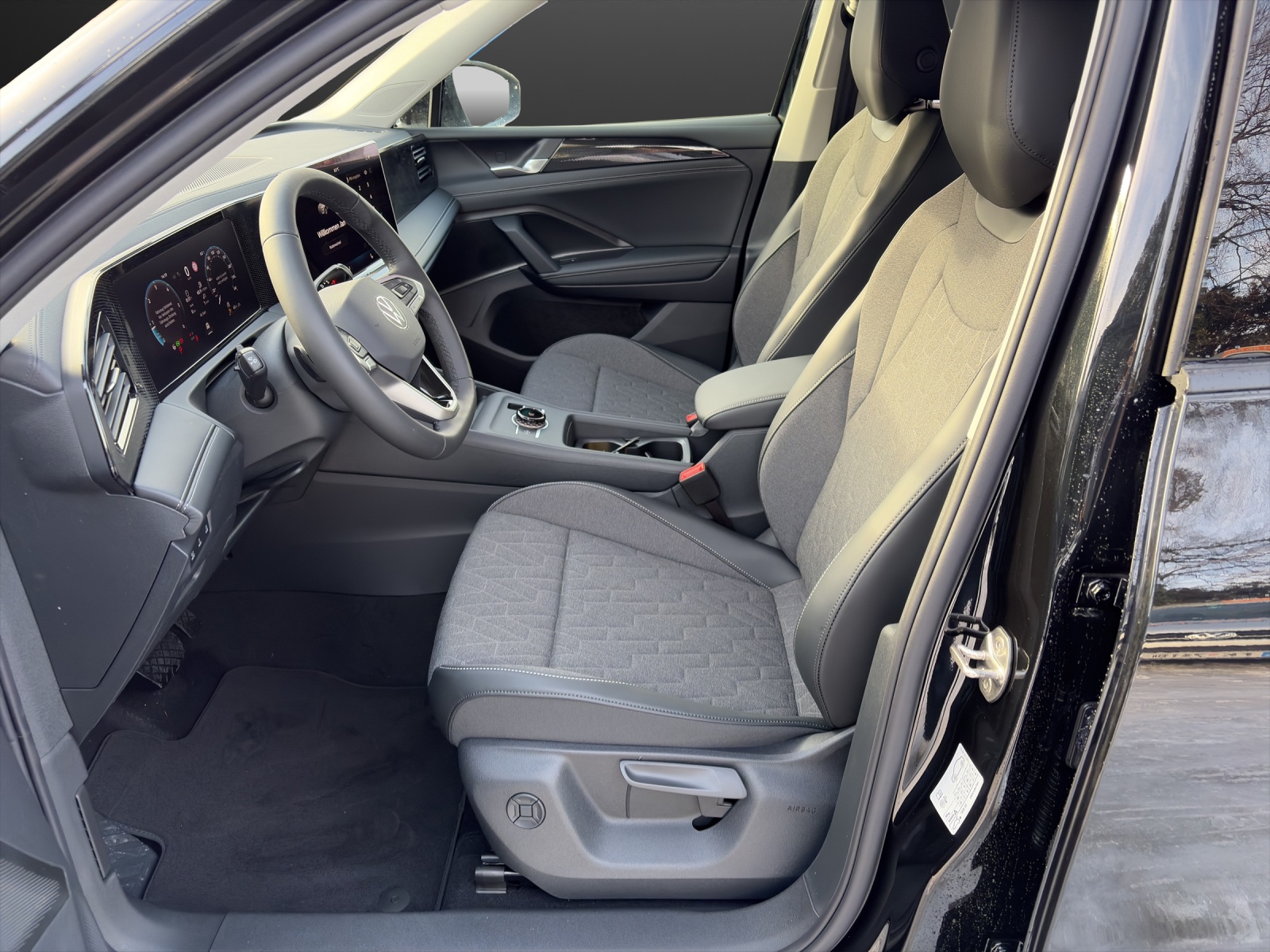 VW Tiguan 2.0 TDI SCR Elegance 4Motion DSG-image-7