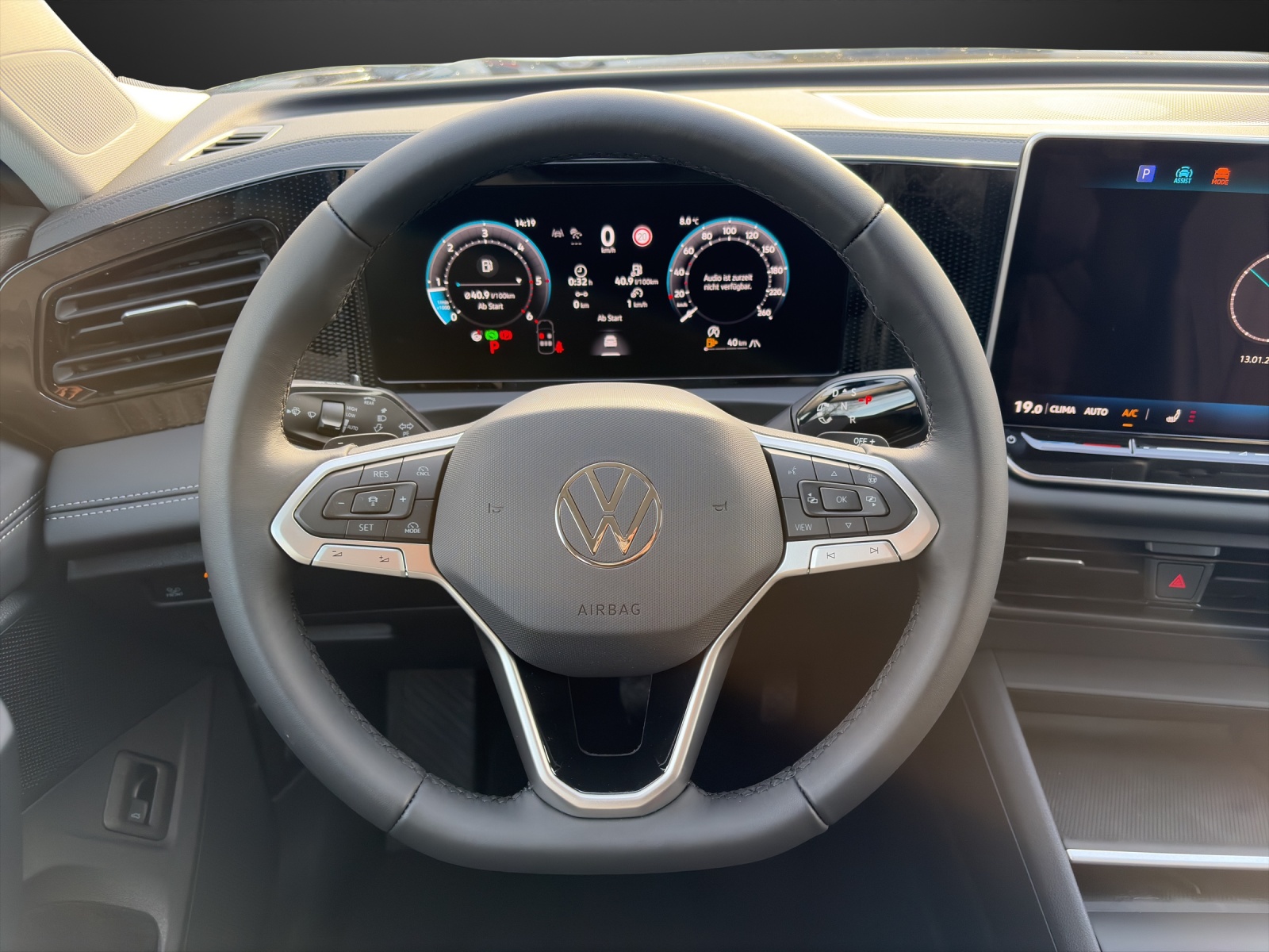VW Tiguan 2.0 TDI SCR Elegance 4Motion DSG-image-10