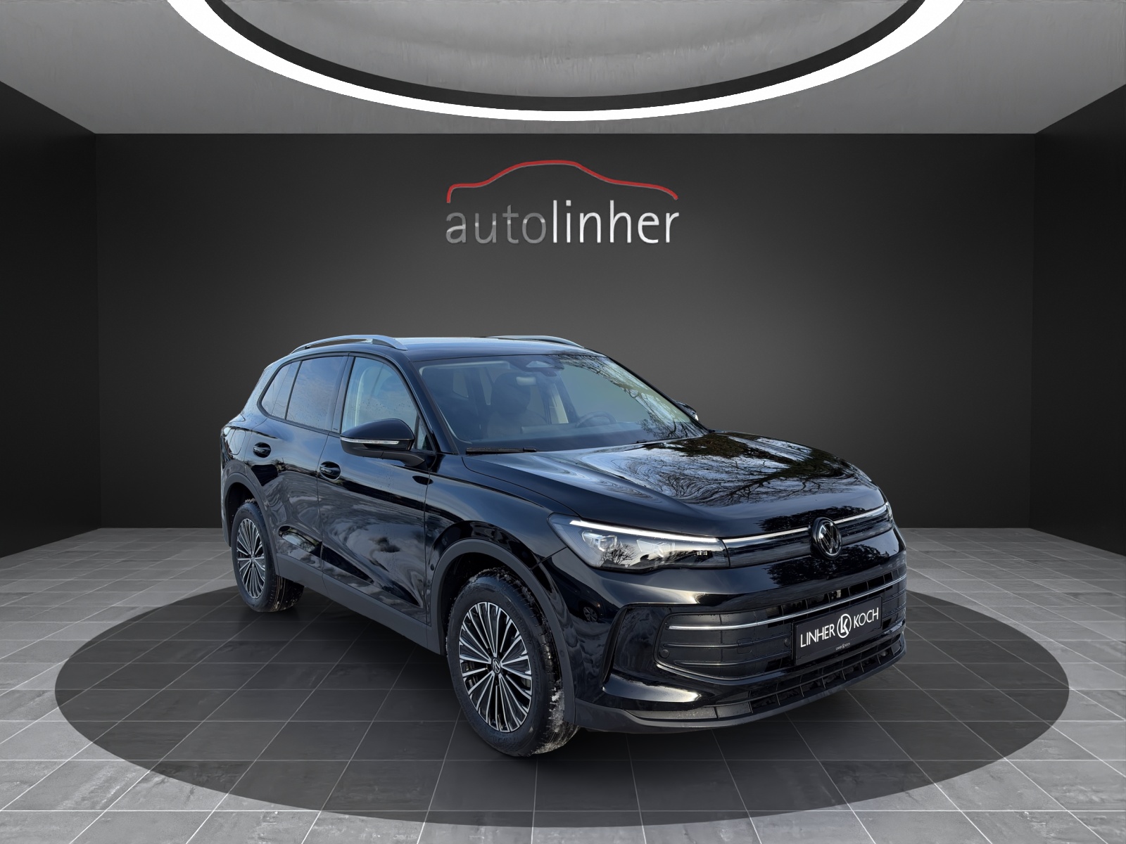 VW Tiguan 2.0 TDI SCR Elegance 4Motion DSG-image-5