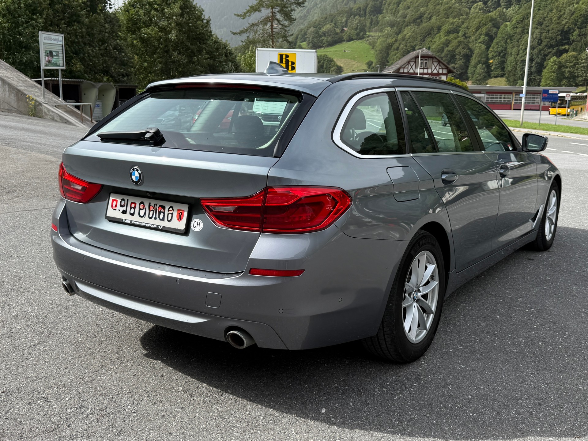 BMW 520d xDrive Touring Steptronic-image-3