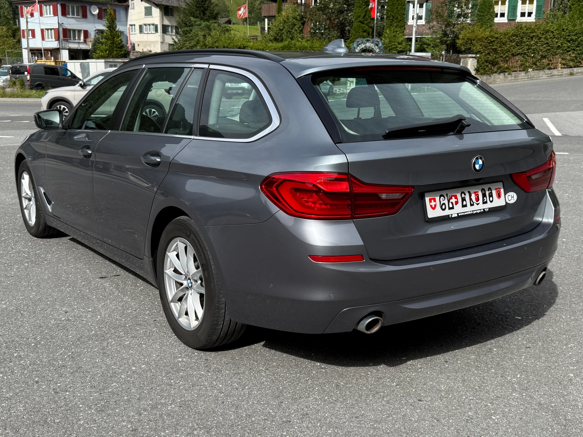 BMW 520d xDrive Touring Steptronic-image-5