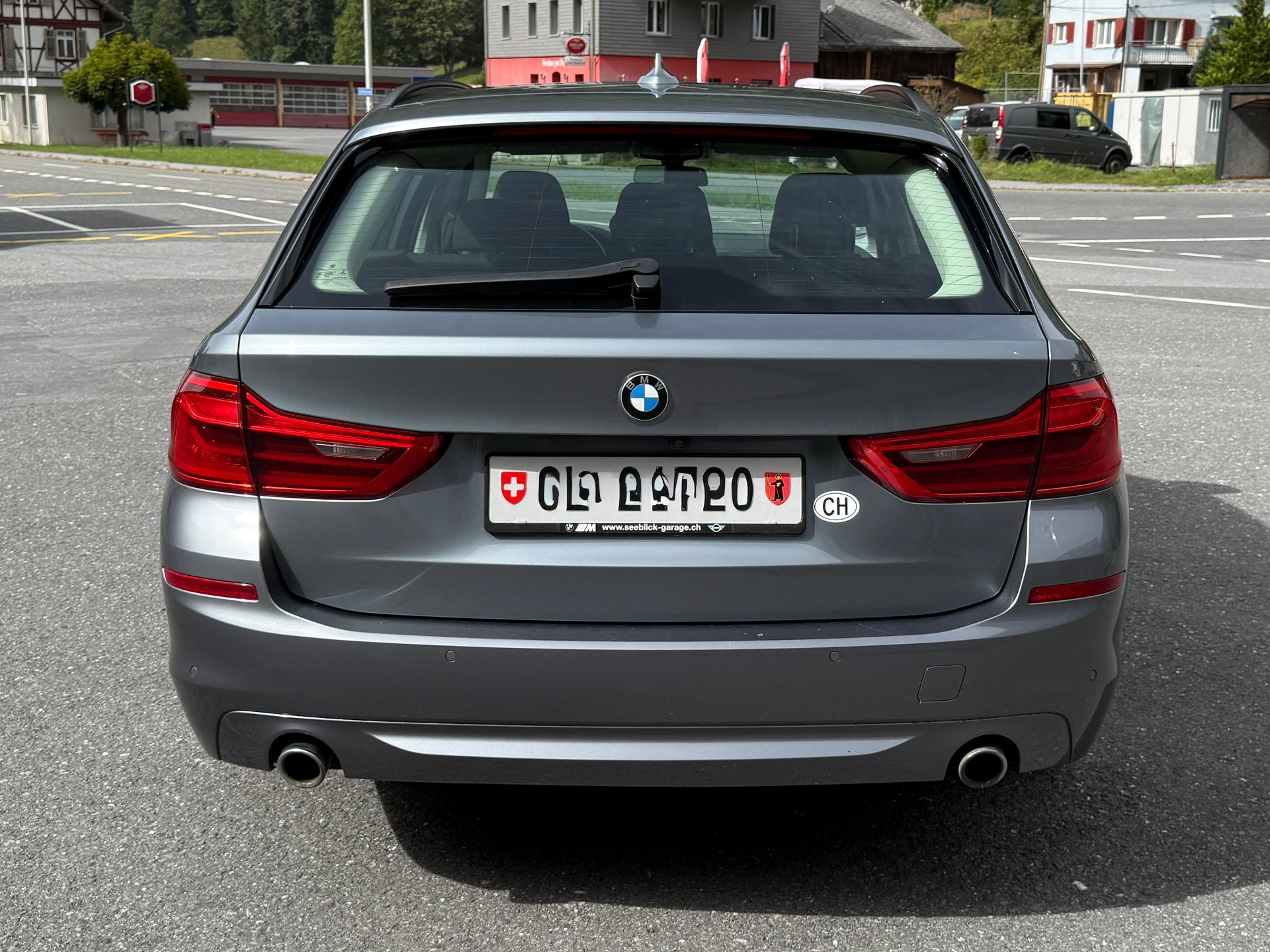 BMW 520d xDrive Touring Steptronic-image-4